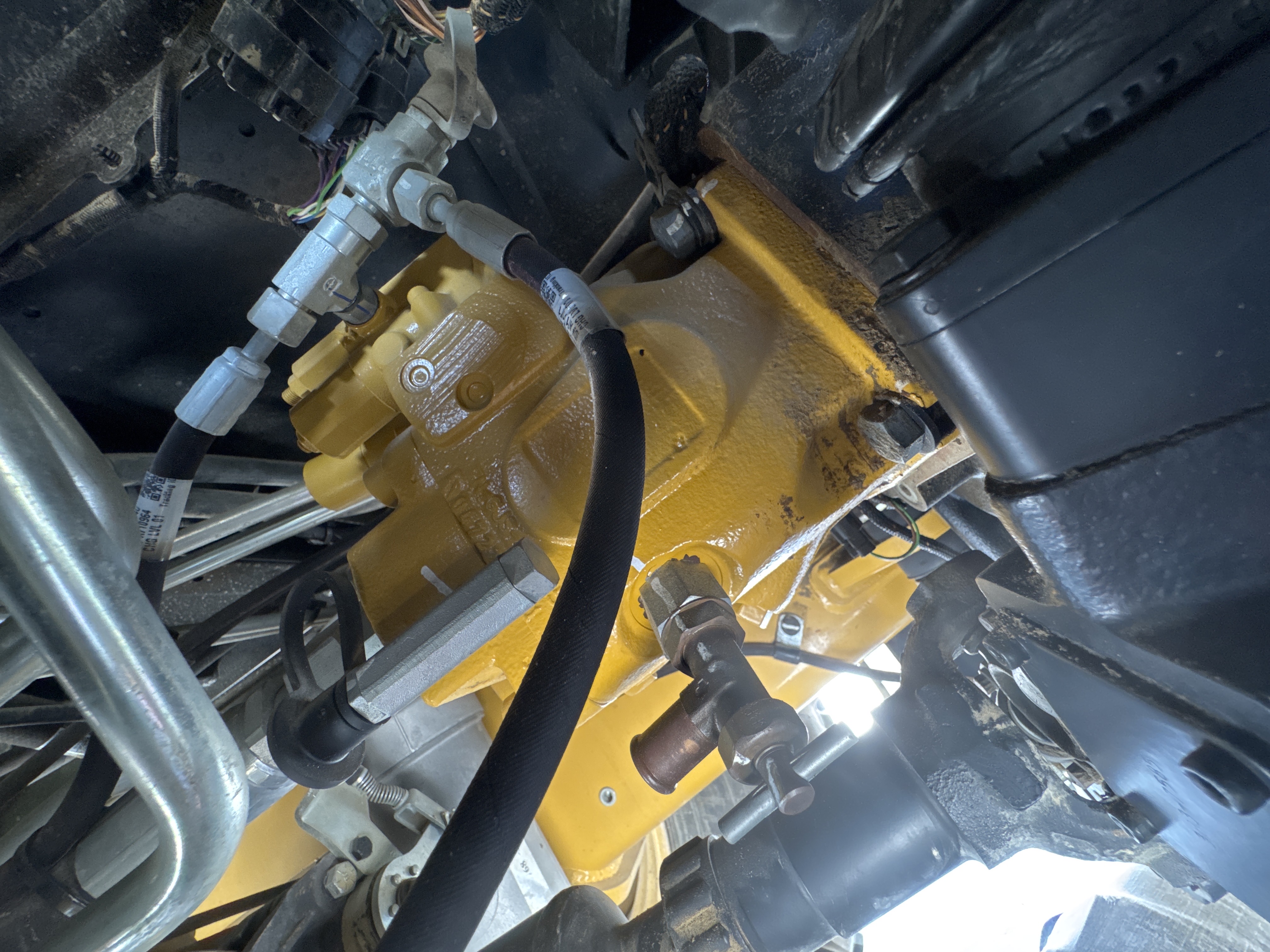 BHL-002- Cat-428-backhoe-loader-inspection-hydraulics-hydraulic-pump-4
