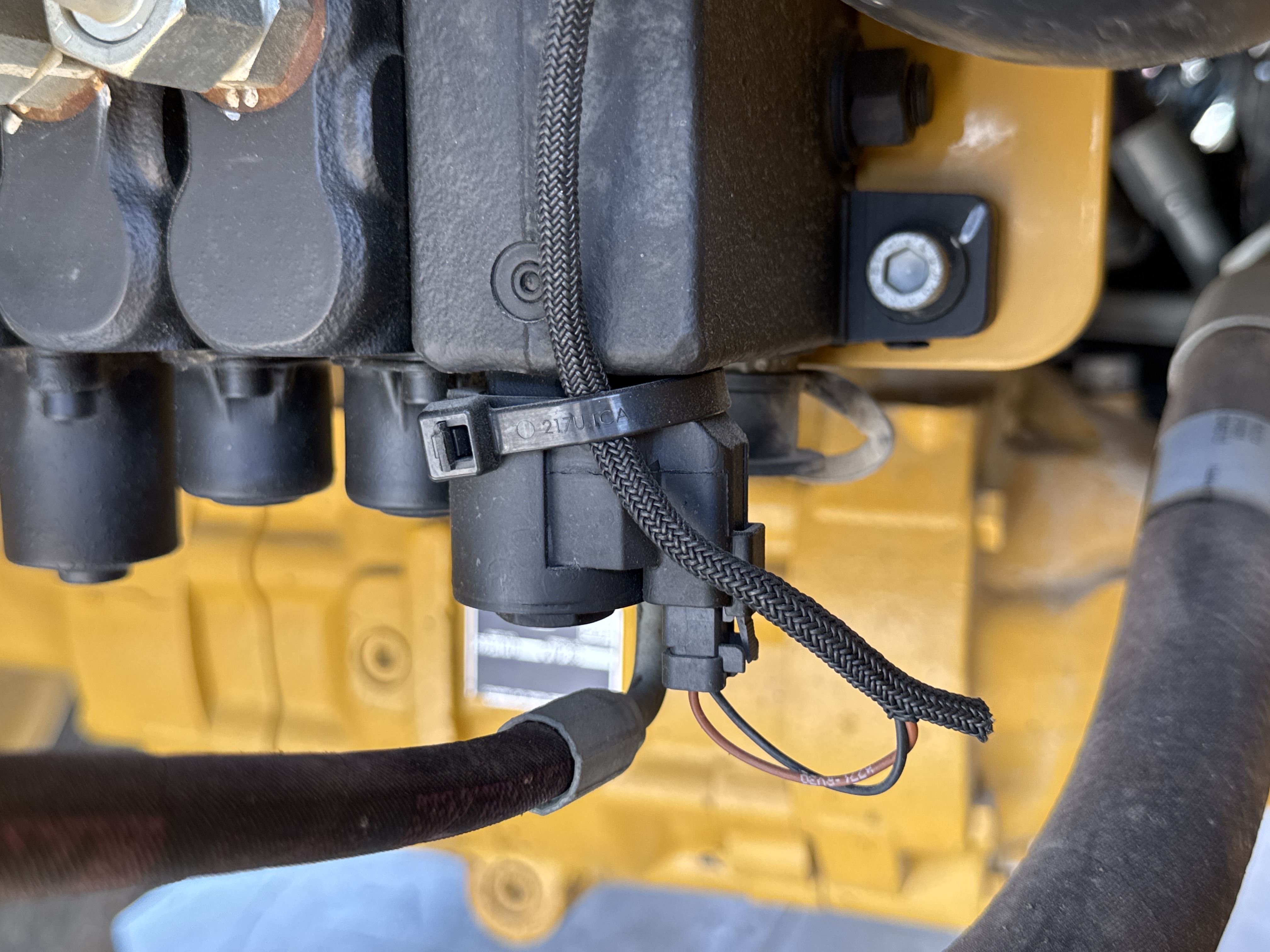 BHL-002- Cat-428-backhoe-loader-inspection-hydraulics-wiring-harness-1