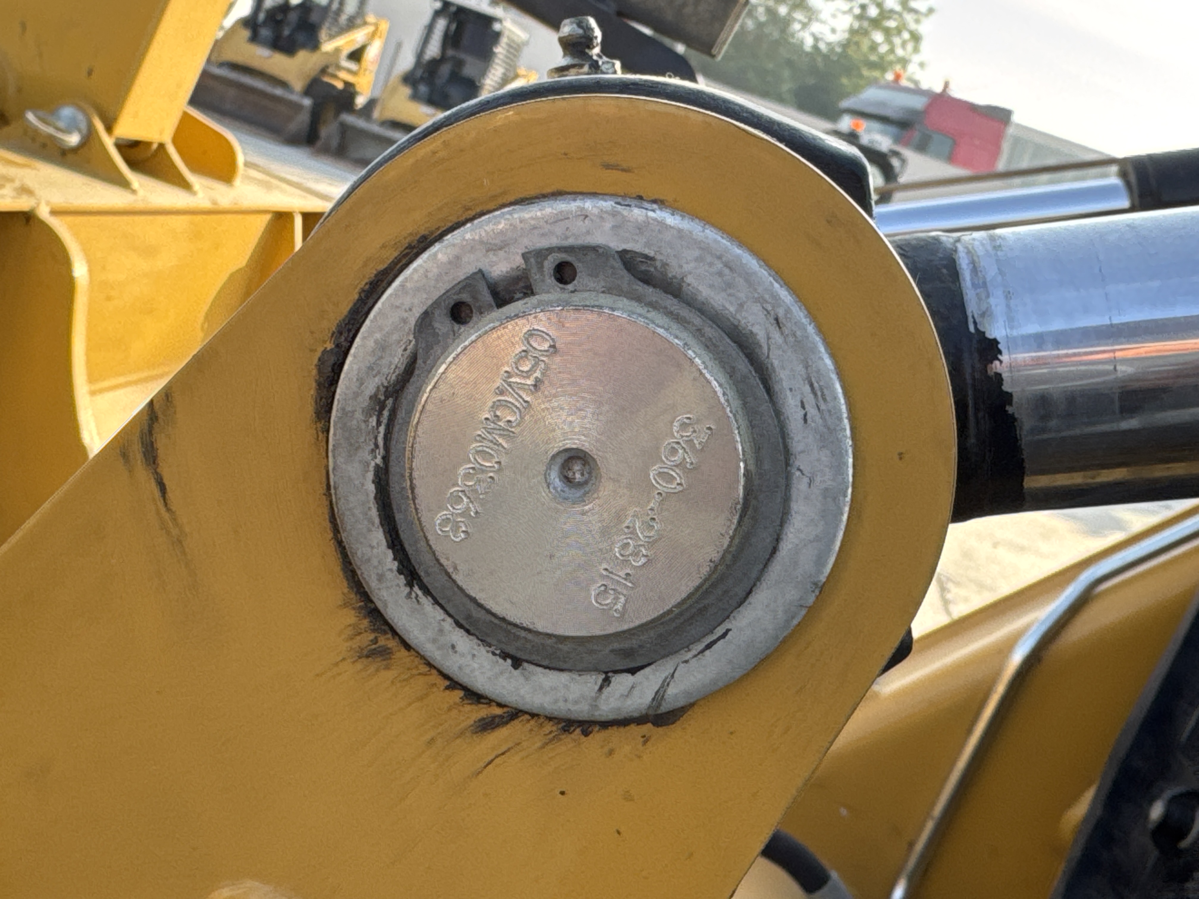BHL-002- Cat-428-backhoe-loader-inspection-safety-hydraulic-pins-locks-1