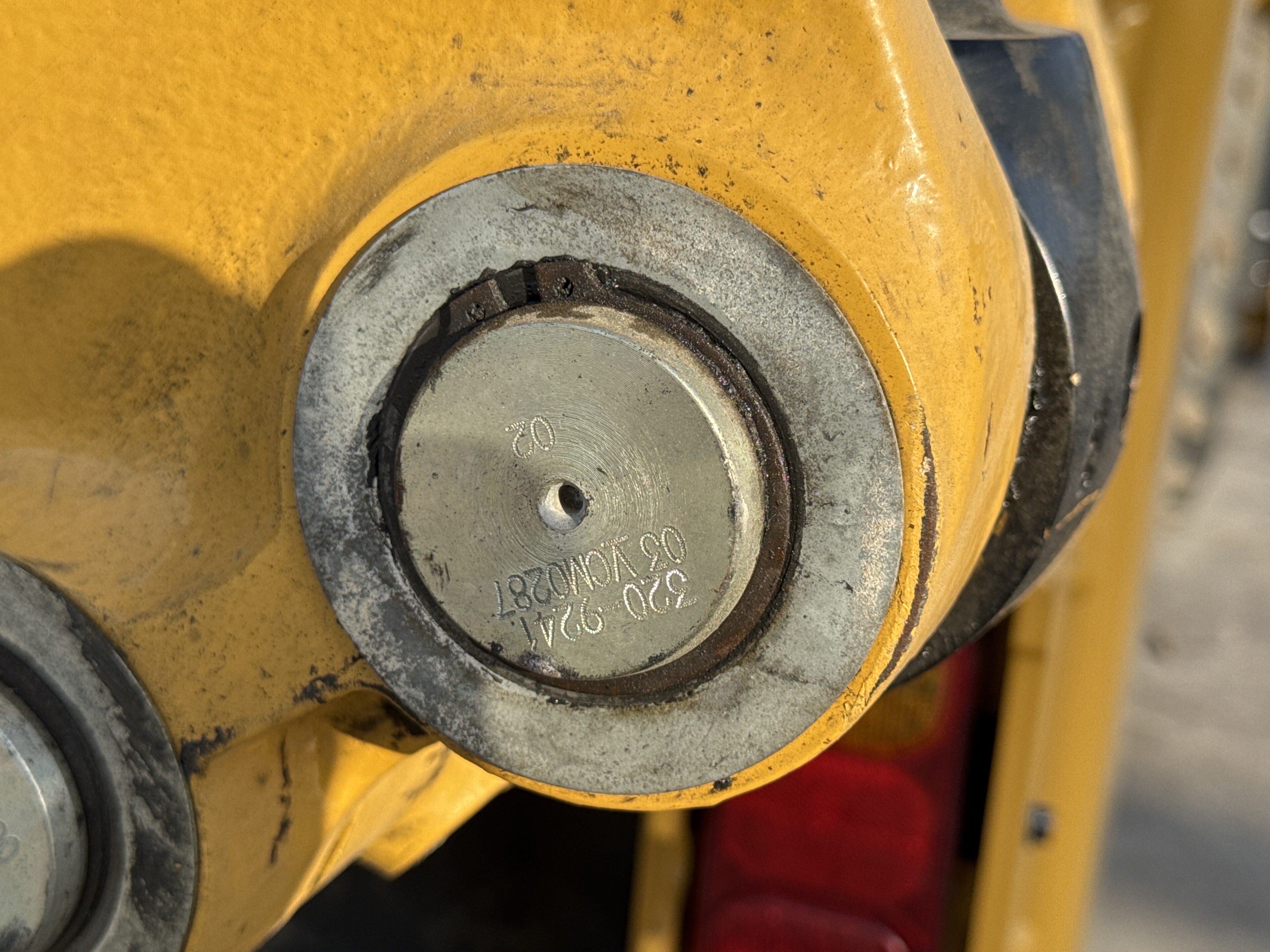 BHL-002- Cat-428-backhoe-loader-inspection-safety-hydraulic-pins-locks-4