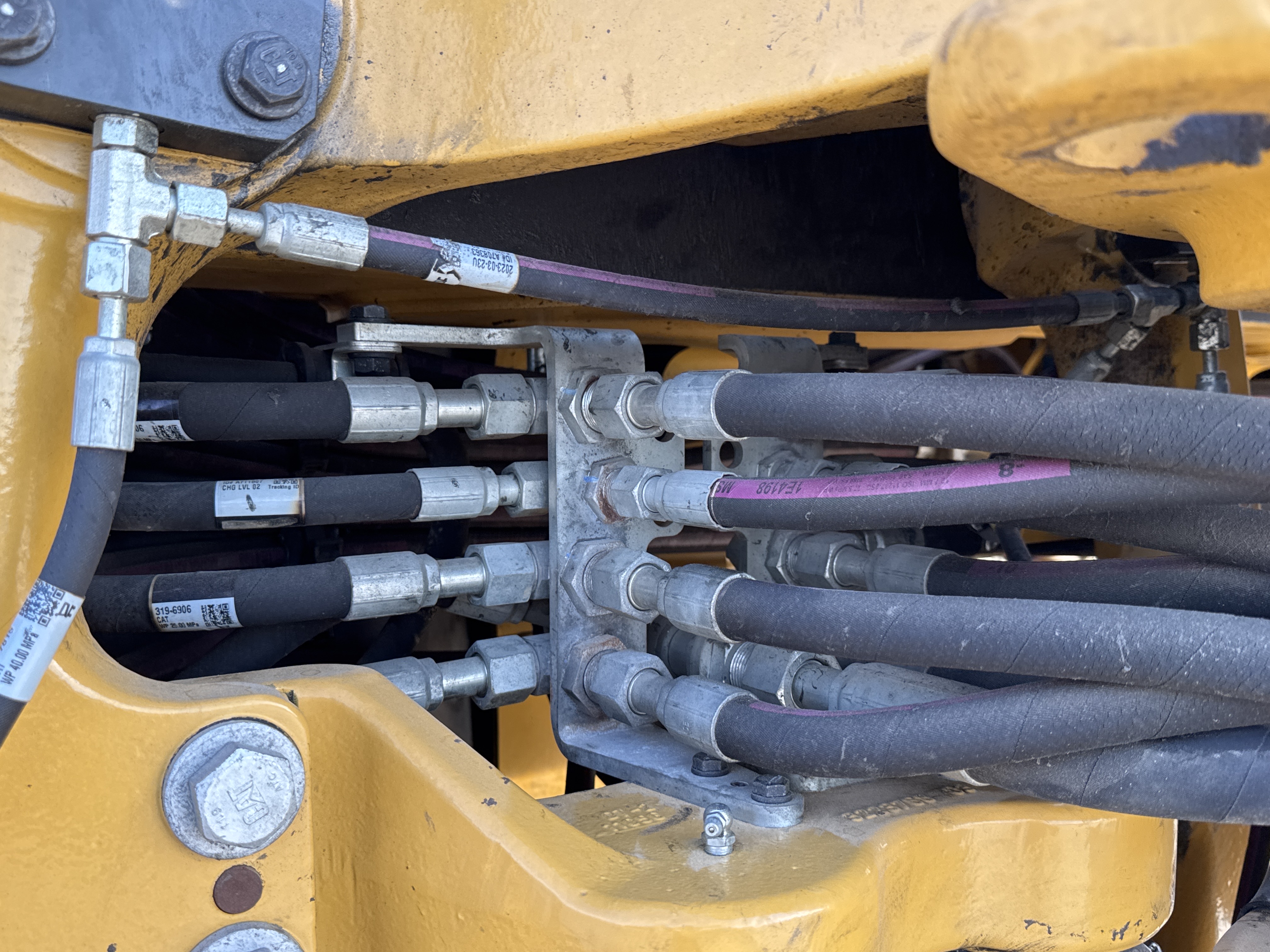 BHL-002- Cat-428-backhoe-loader-inspection-hydraulics-hydraulic-hoses-and-lines-1