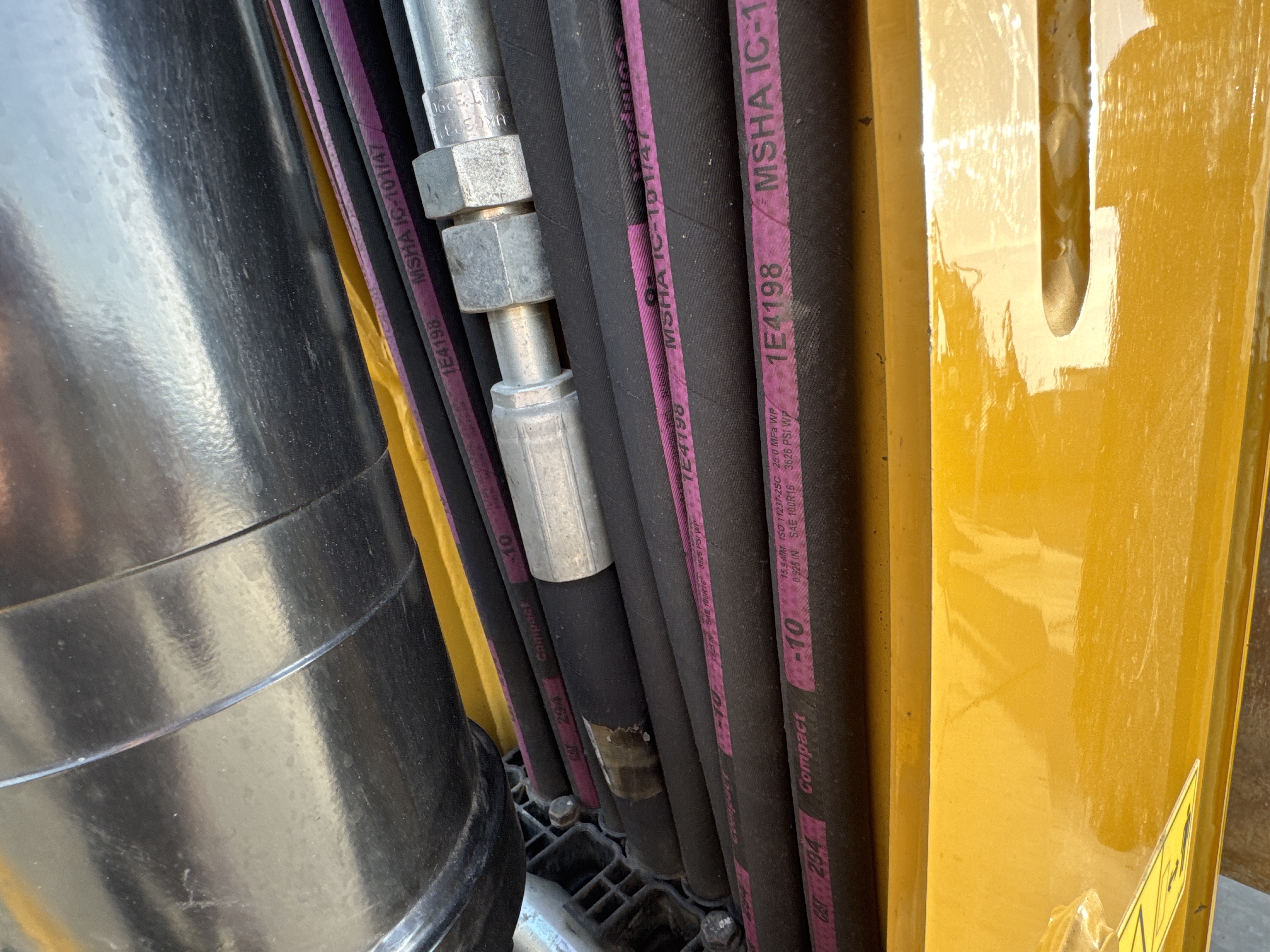 BHL-002- Cat-428-backhoe-loader-inspection-hydraulics-hydraulic-hoses-and-lines-2