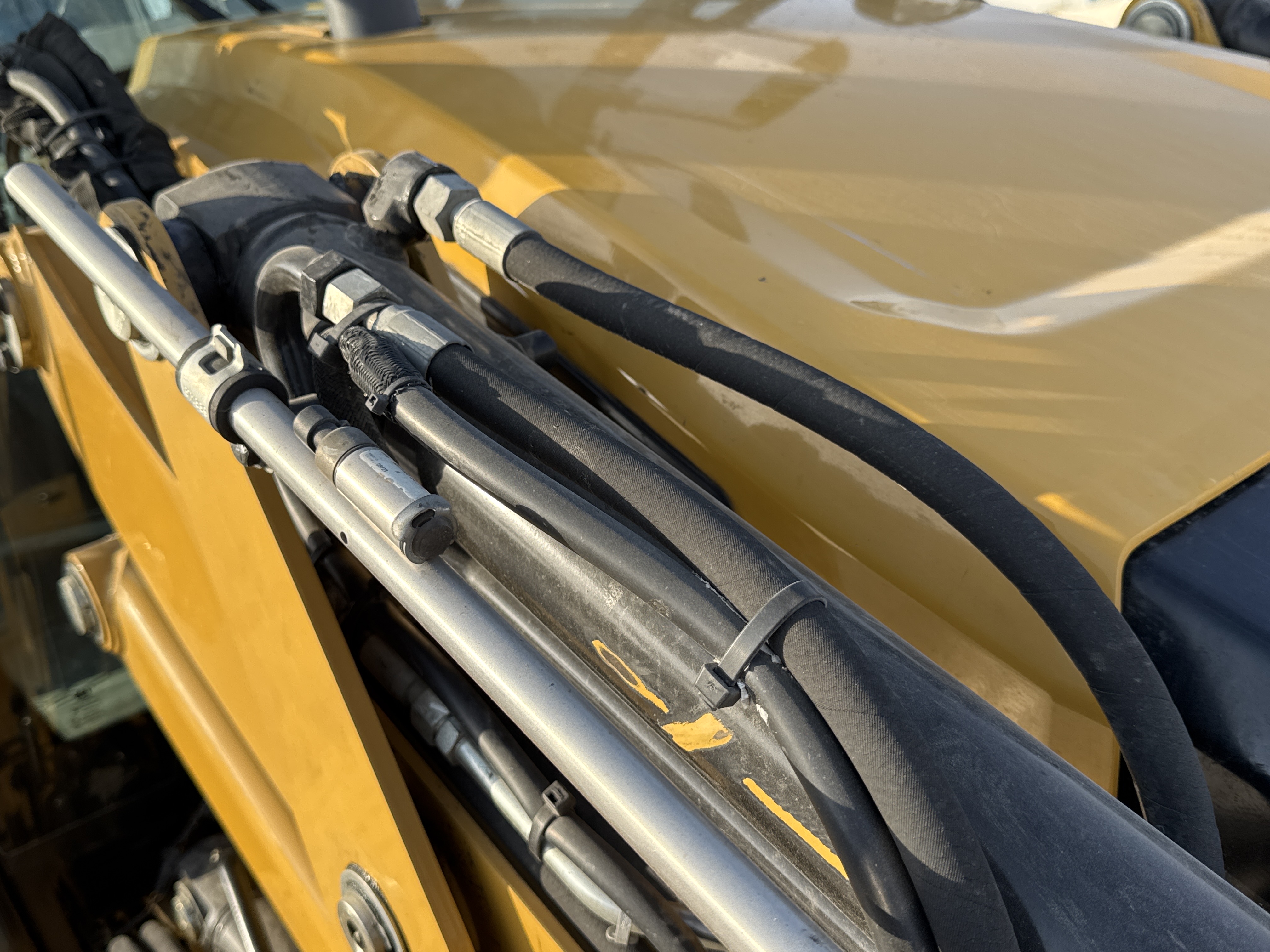 BHL-002- Cat-428-backhoe-loader-inspection-hydraulics-hydraulic-hoses-and-lines-7