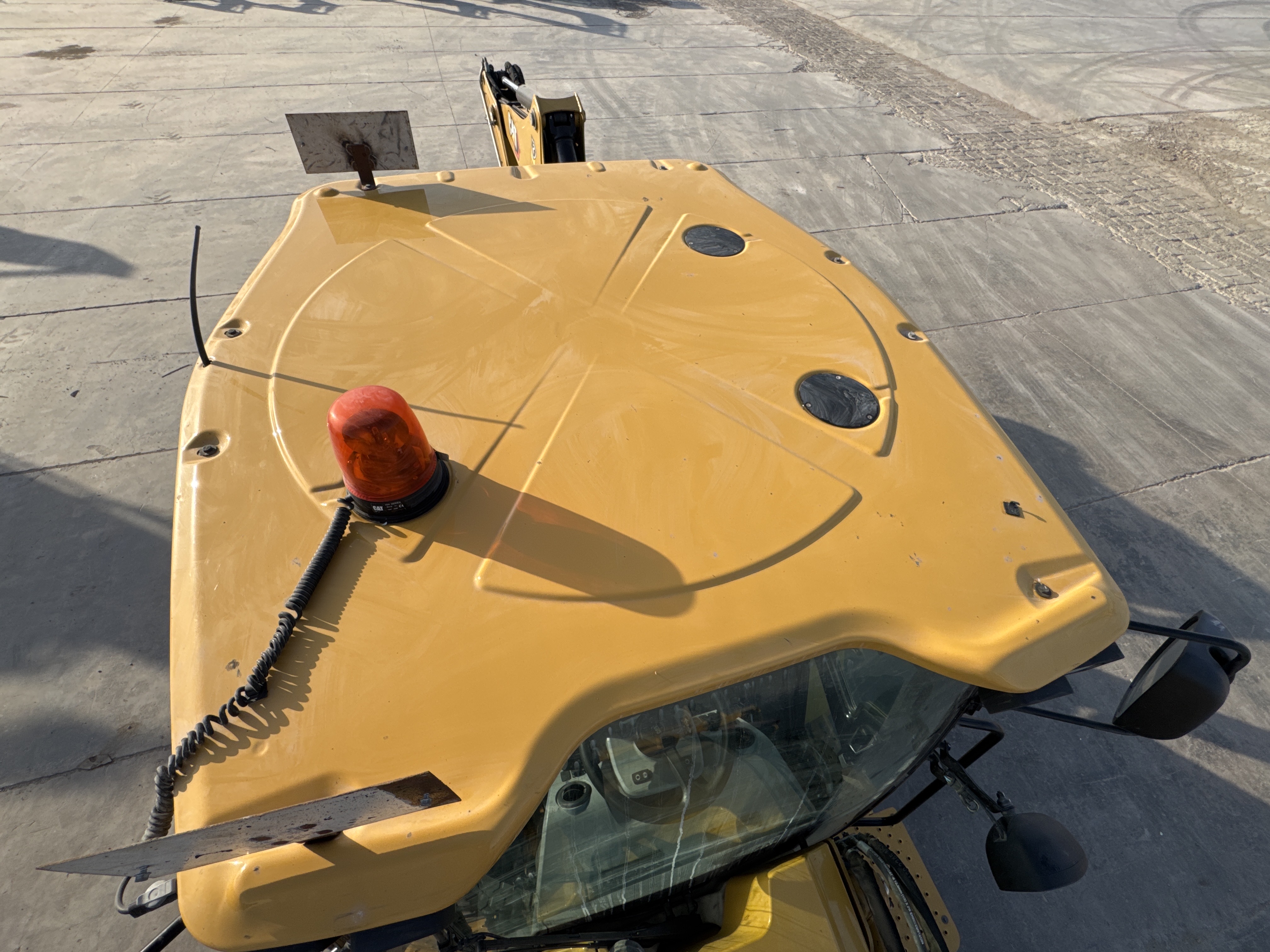 BHL-002- Cat-428-backhoe-loader-inspection-safety-rollover-protective-structure-ROPS-FOPS-3