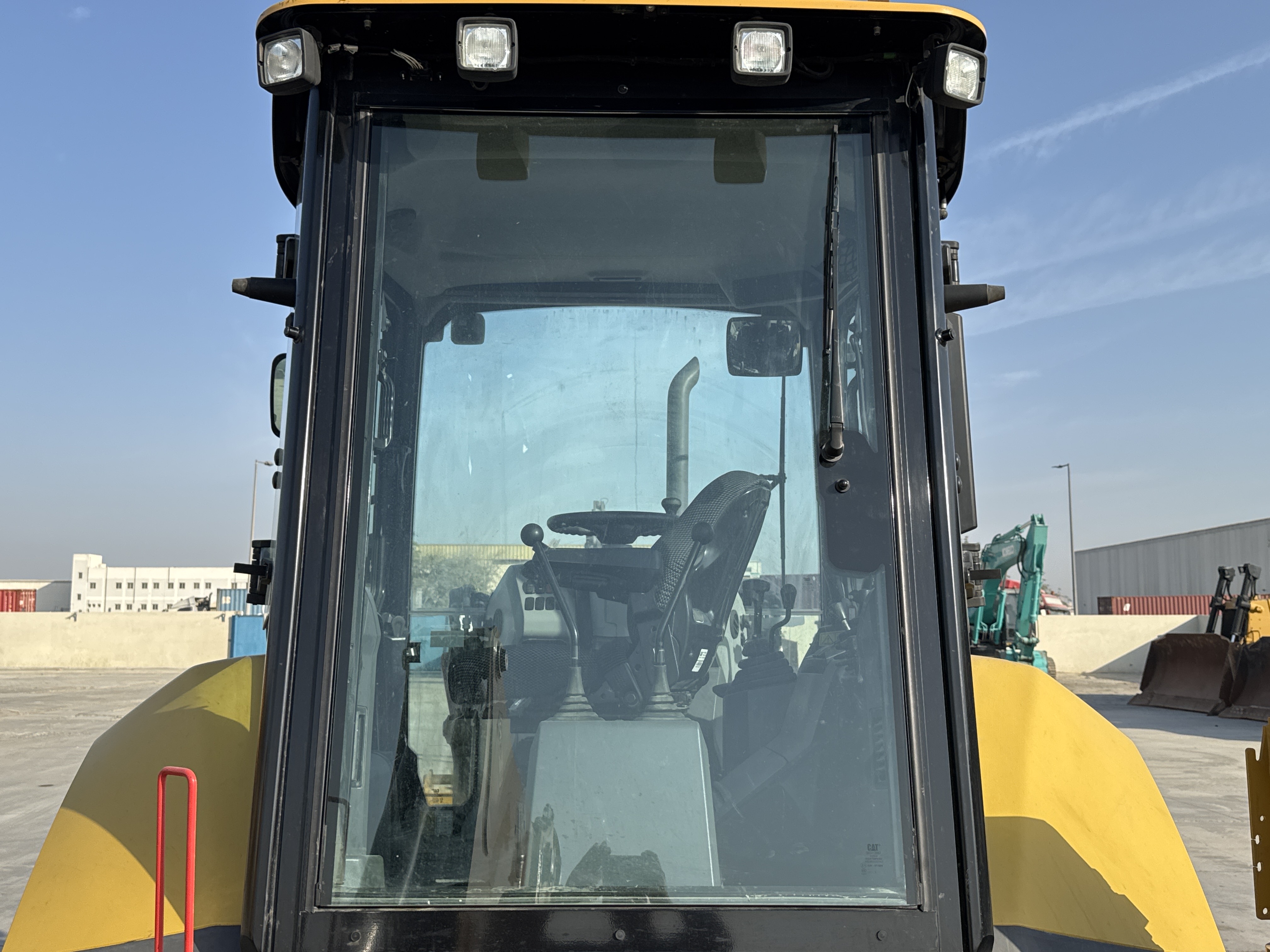 BHL-002- Cat-428-backhoe-loader-inspection-safety-glass-1