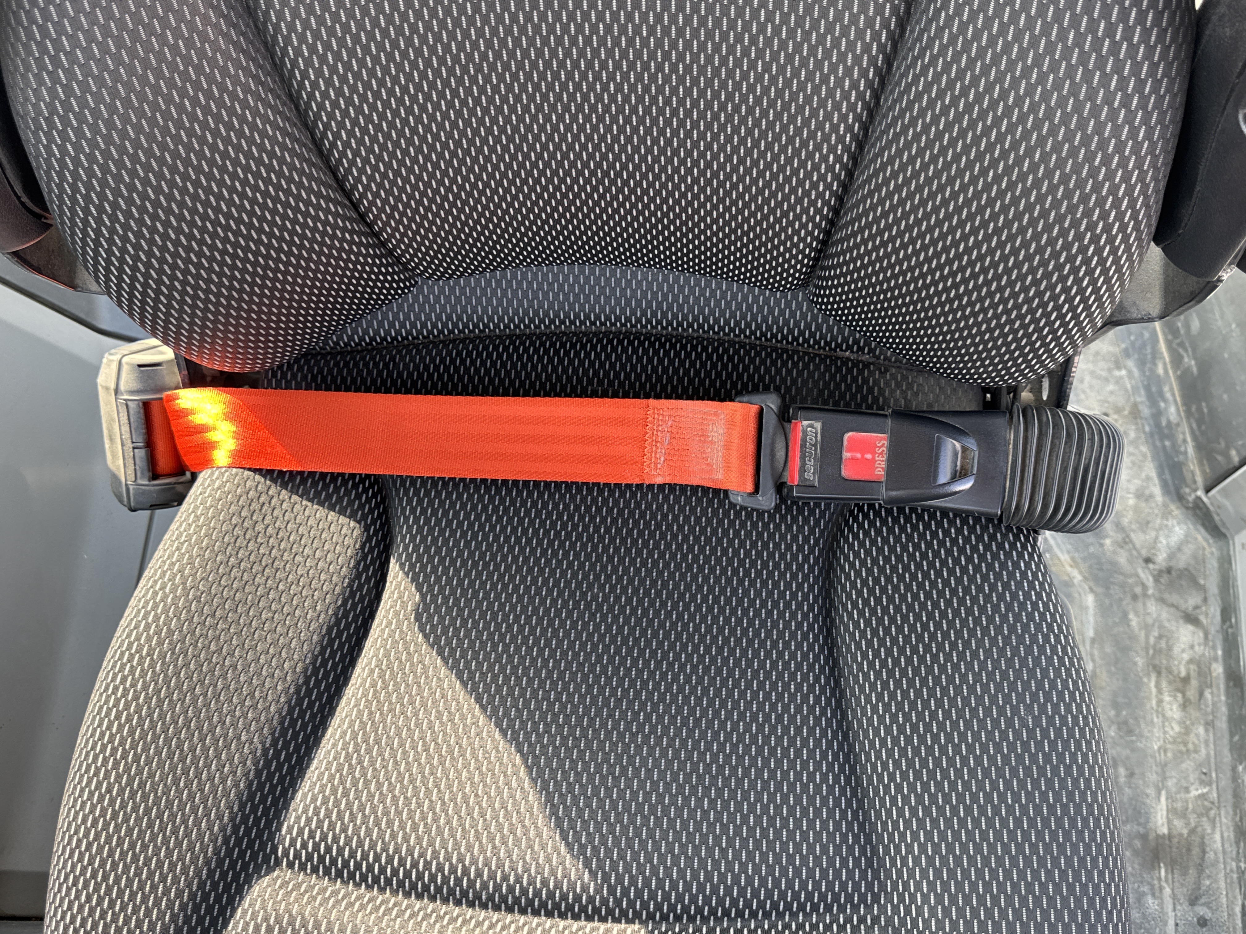BHL-002- Cat-428-backhoe-loader-inspection-safety-seat-belt-1