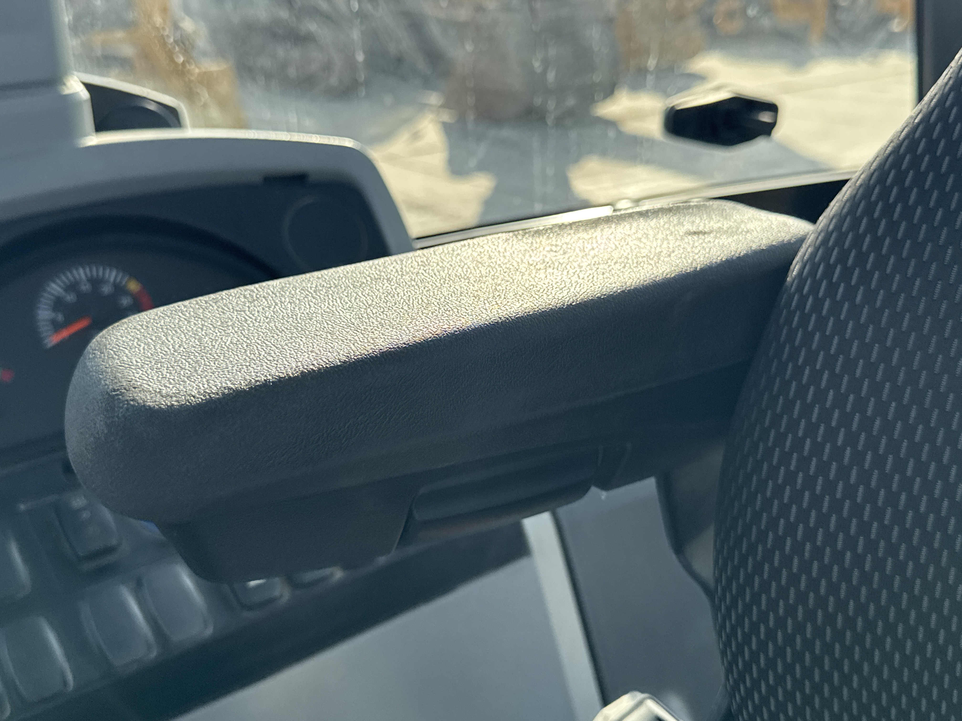 BHL-002- Cat-428-backhoe-loader-inspection-cabin-seats-armrests-3