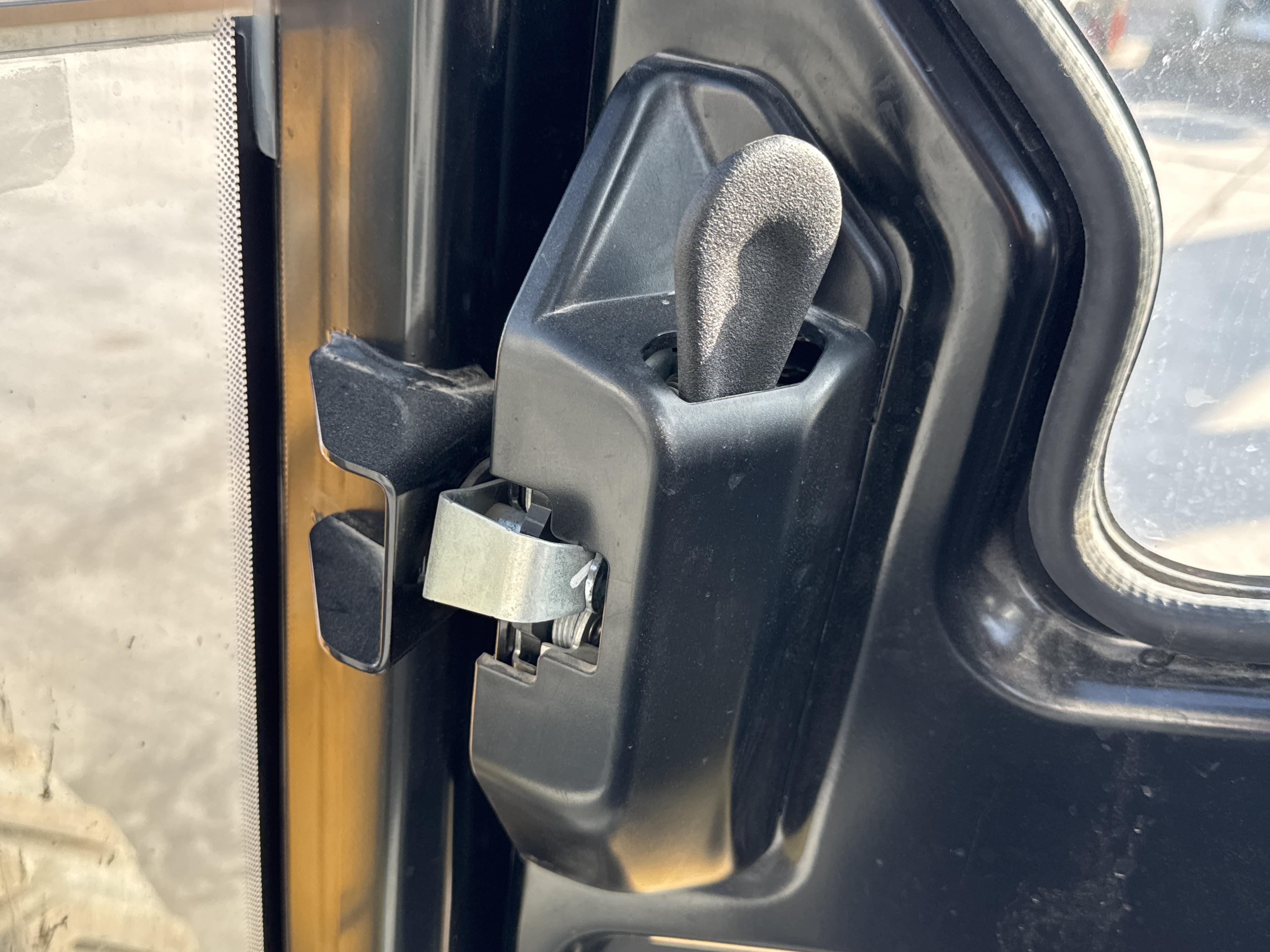 BHL-002- Cat-428-backhoe-loader-inspection-cabin-door-handles-3