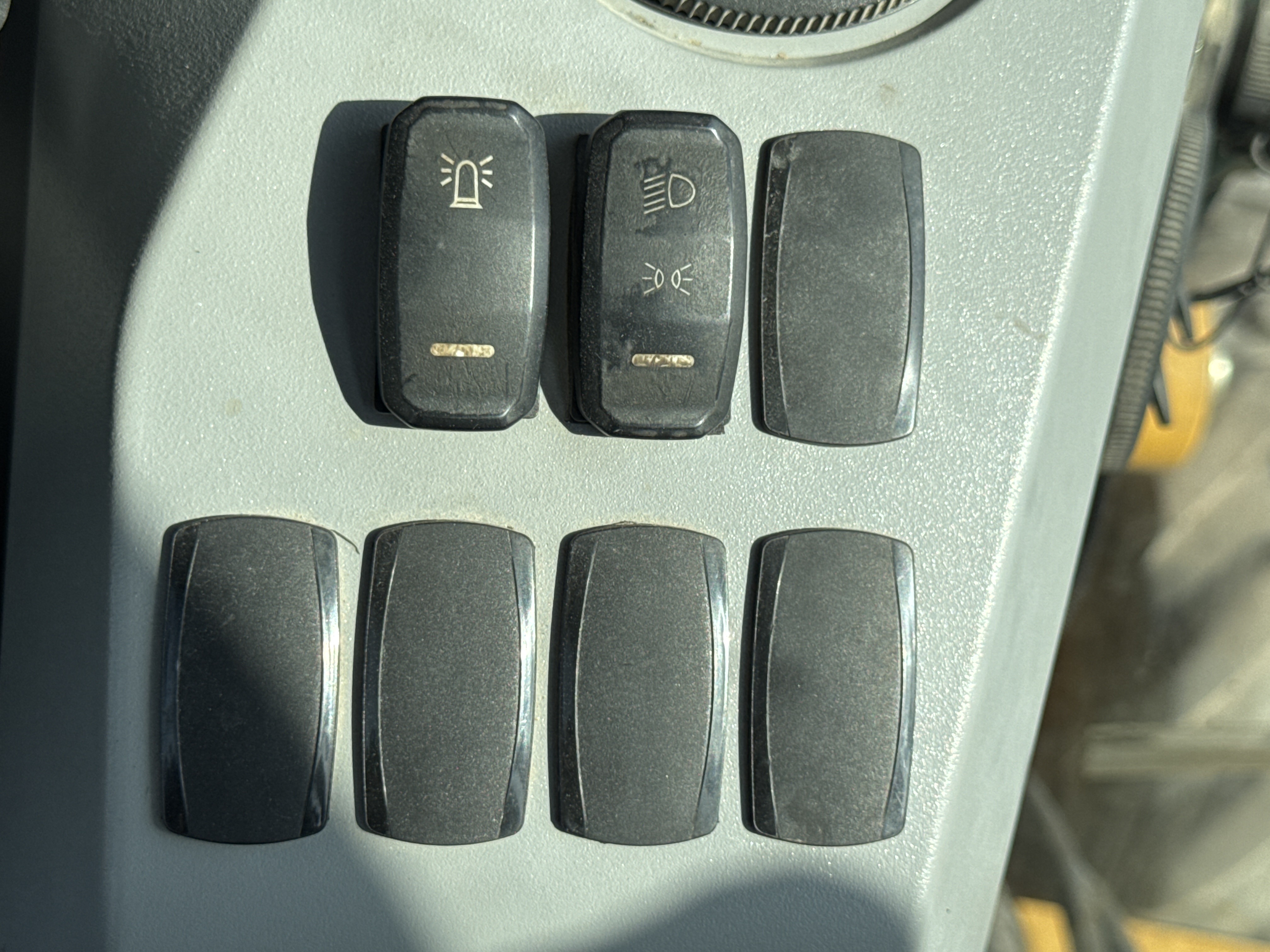 BHL-002- Cat-428-backhoe-loader-inspection-cabin-electronic-instrument-board-1