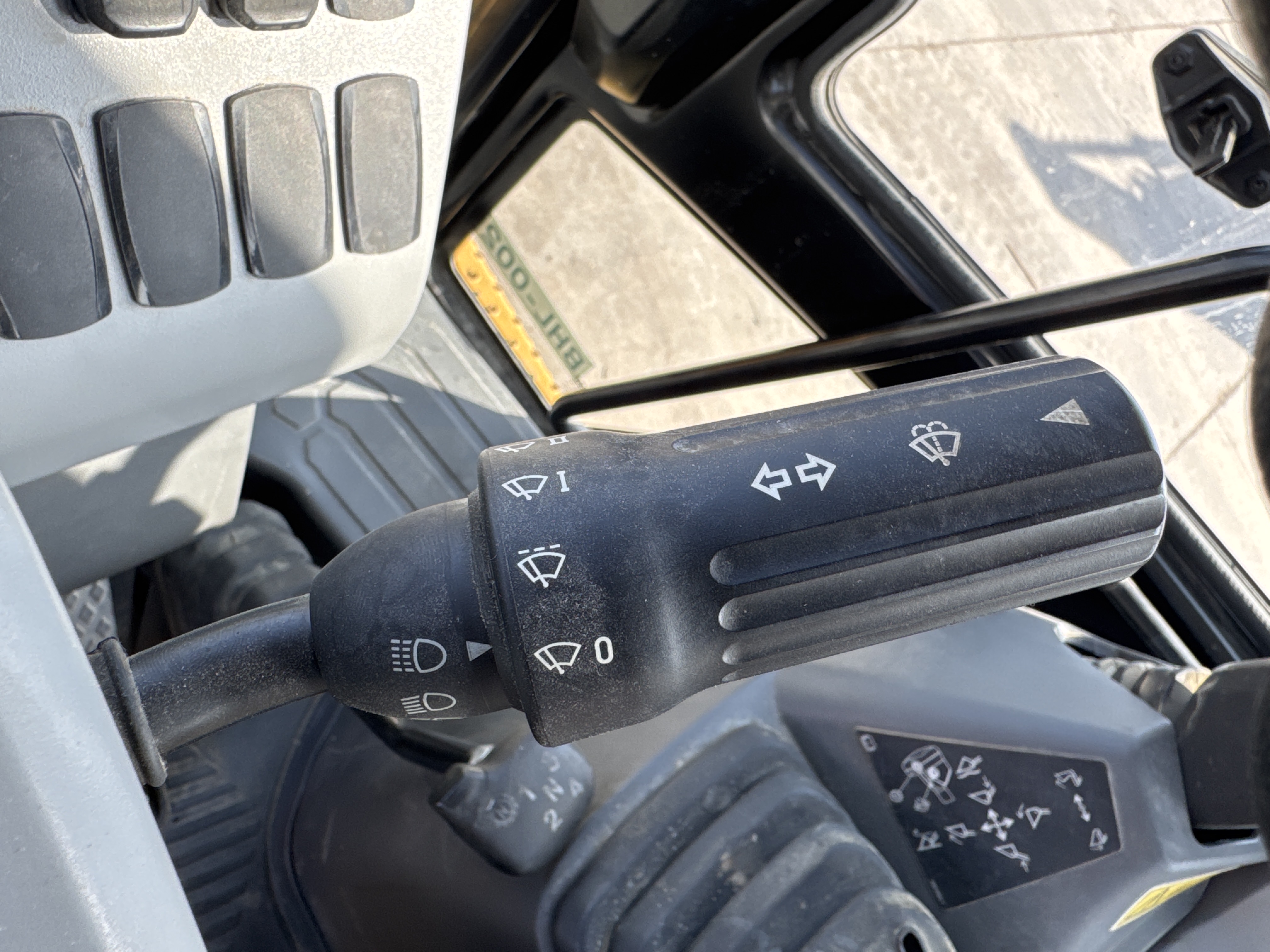 BHL-002- Cat-428-backhoe-loader-inspection-electronic-wipers-1