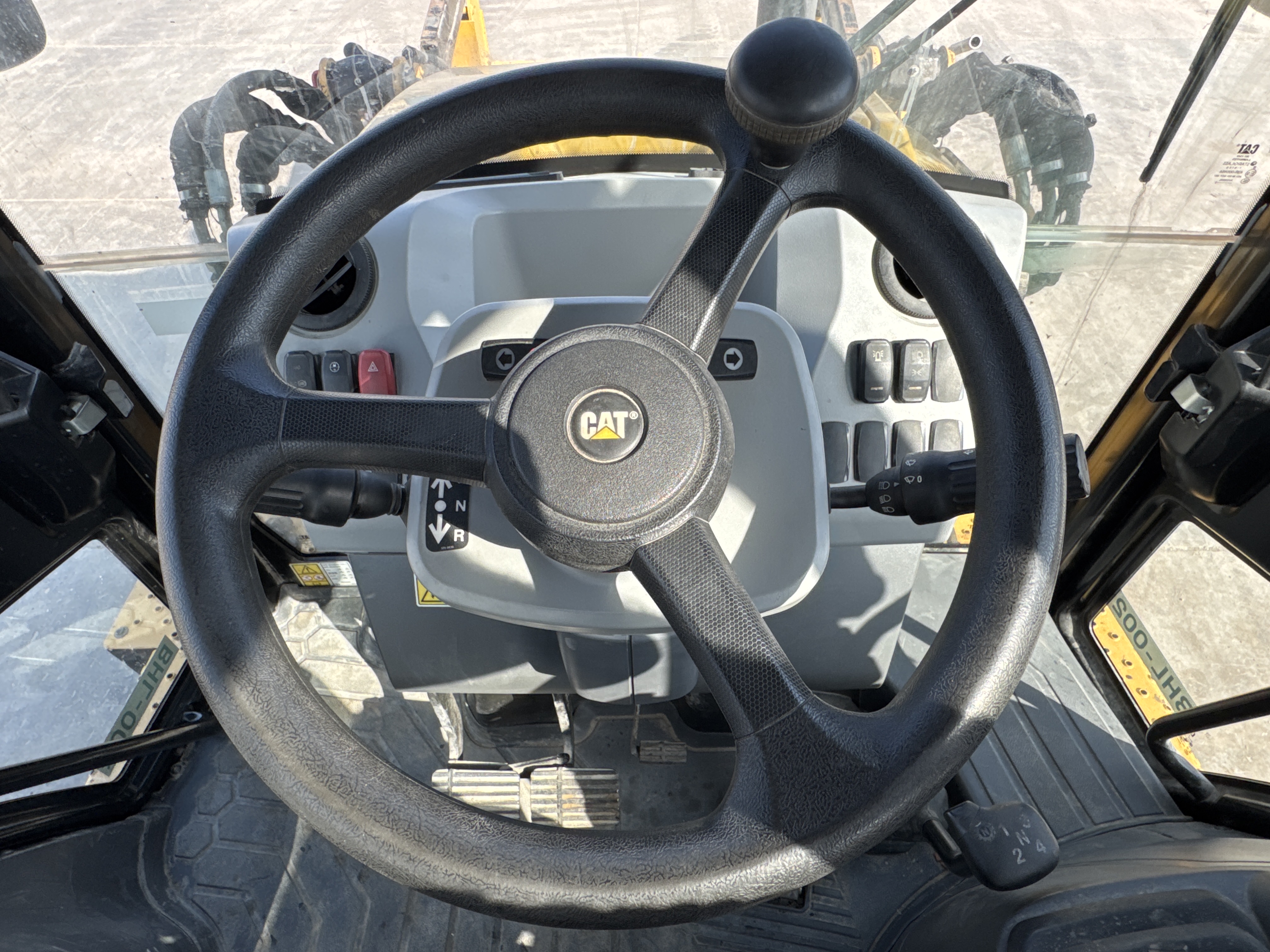 BHL-002- Cat-428-backhoe-loader-inspection-cabin-steering-controls