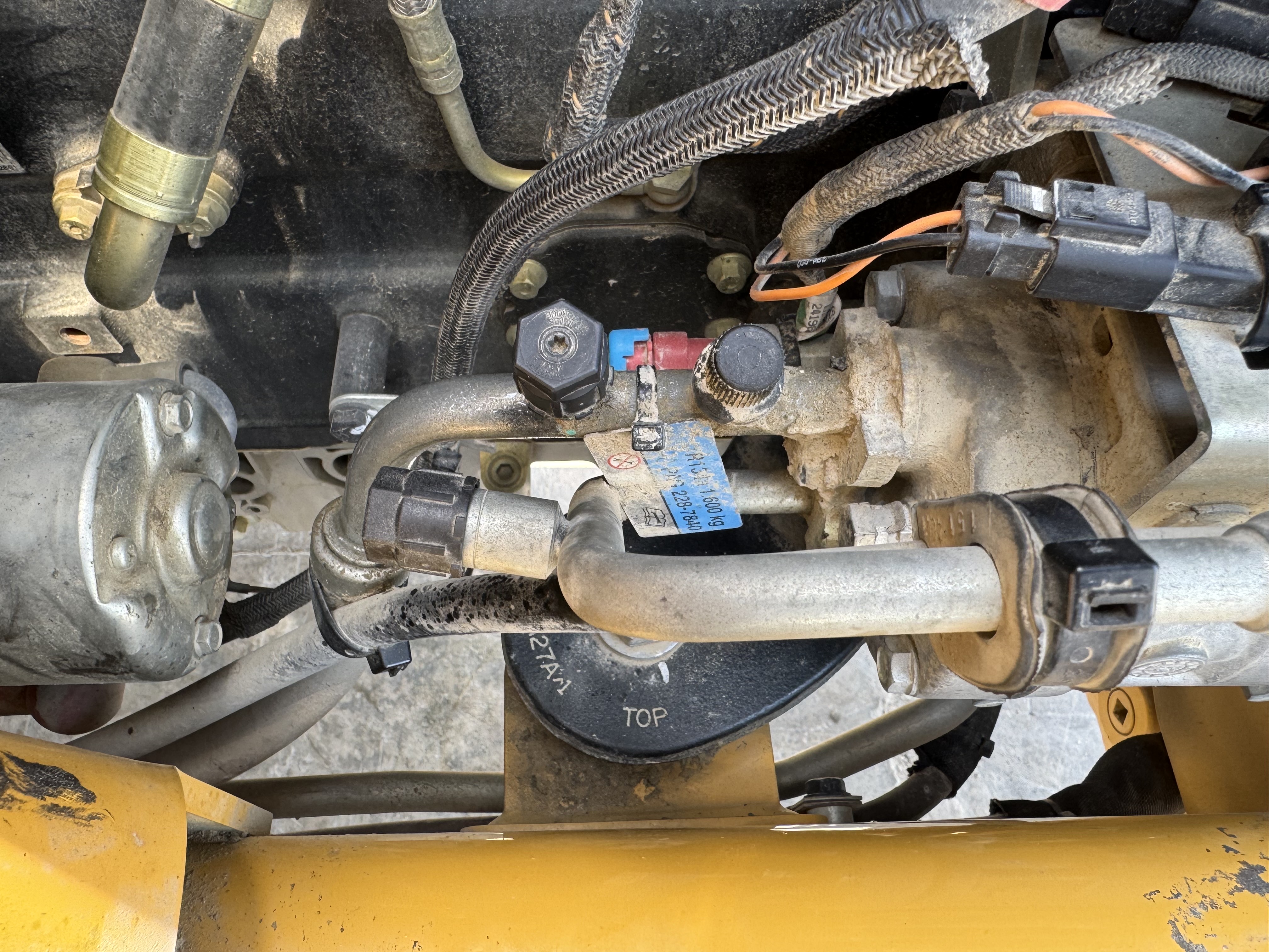 BHL-002- Cat-428-backhoe-loader-inspection-air-conditioning-refrigerant-lines-1