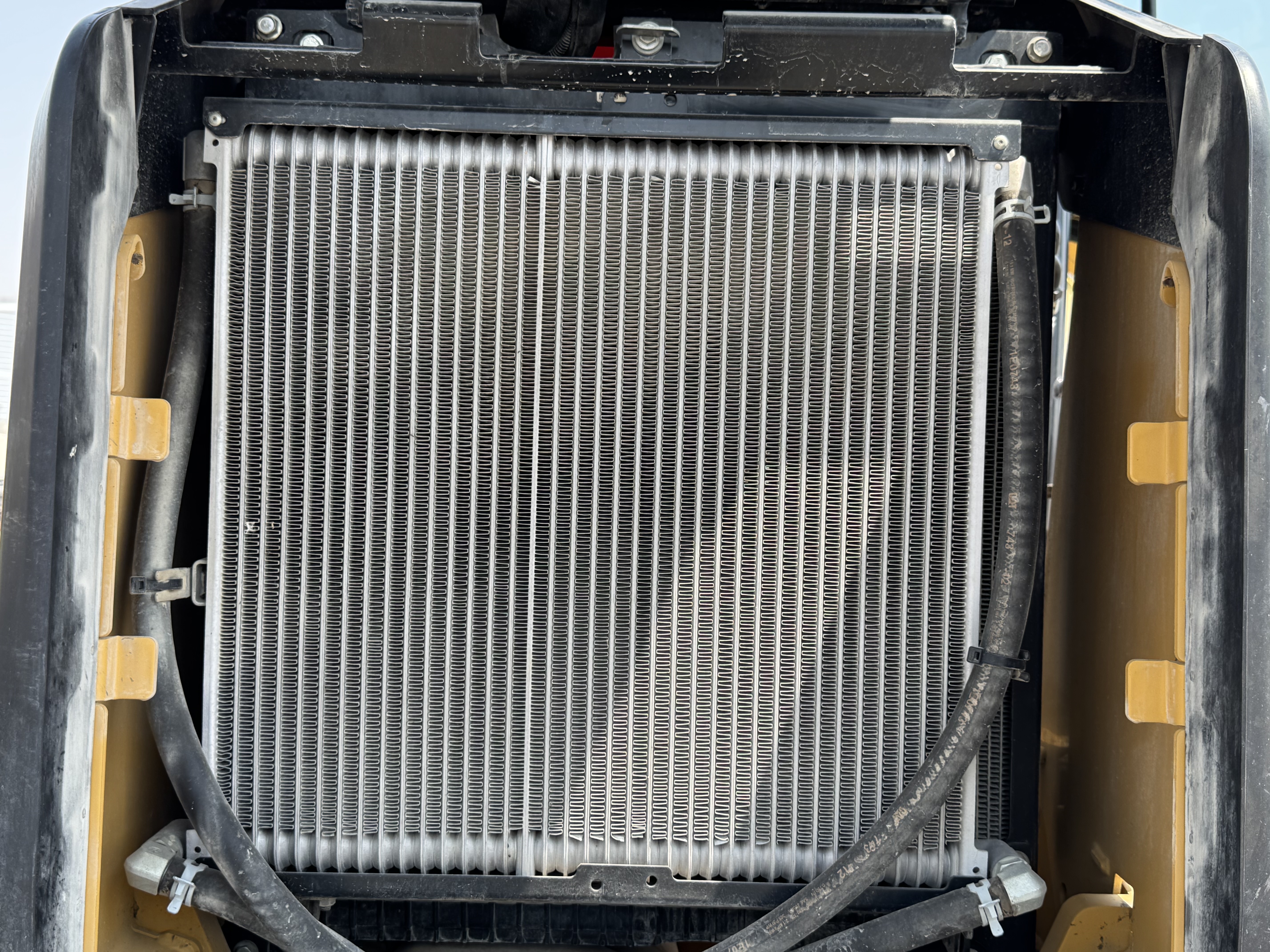BHL-002- Cat-428-backhoe-loader-inspection-engine-radiator-condenser-intercooler-hydraulic cooler -1