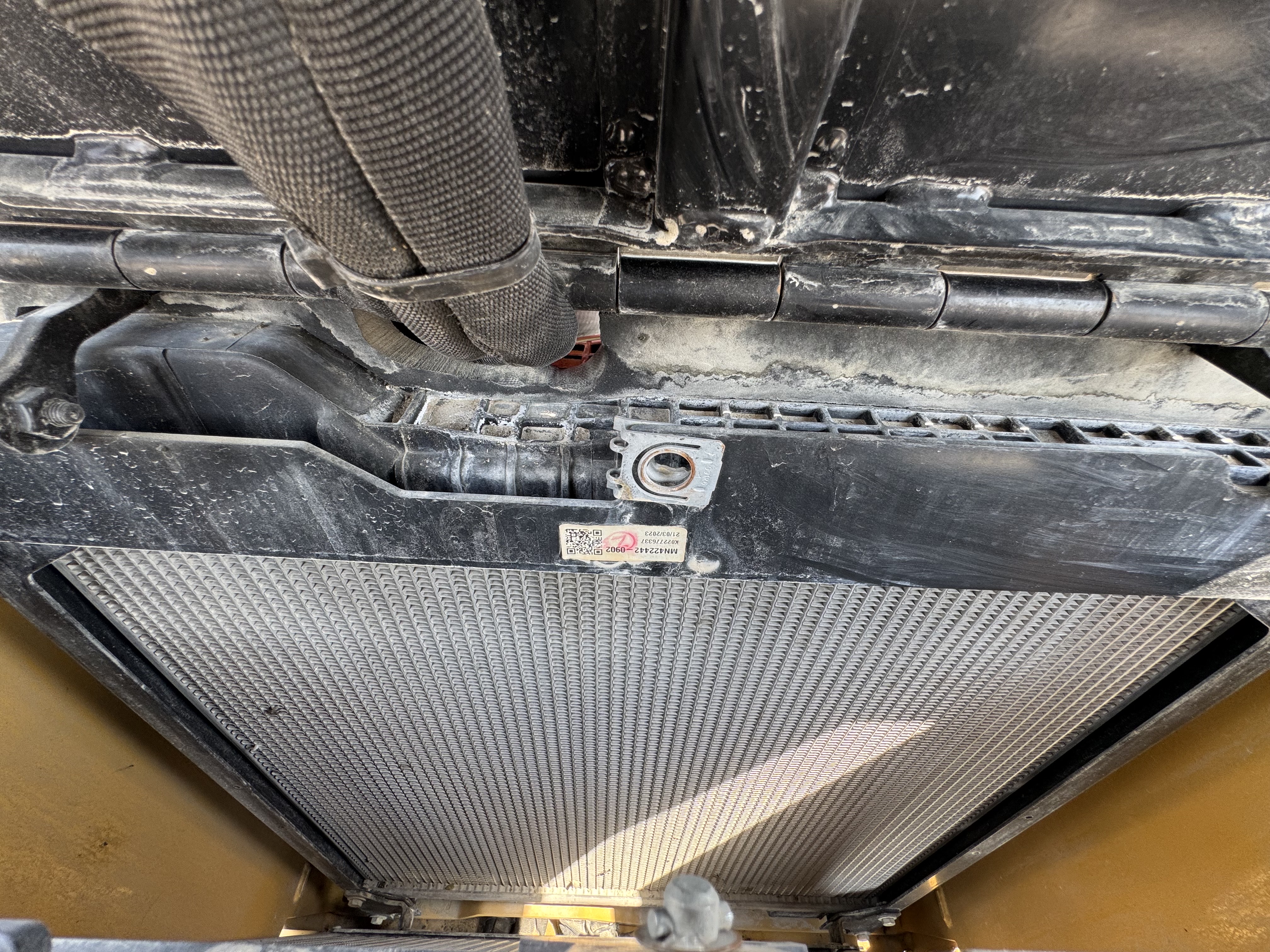 BHL-002- Cat-428-backhoe-loader-inspection-engine-radiator-condenser-intercooler-hydraulic cooler-2