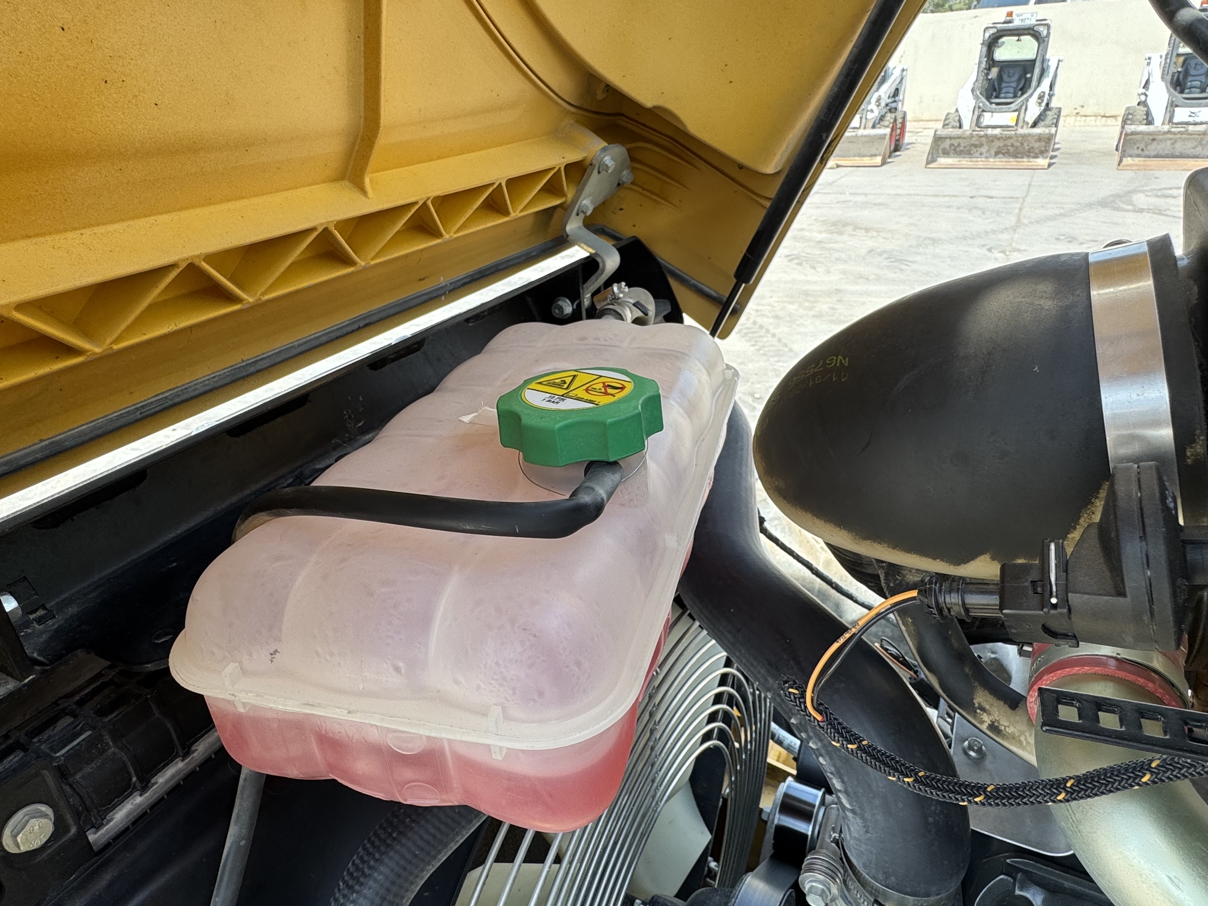 BHL-002- Cat-428-backhoe-loader-inspection-engine-radiator-condenser-intercooler-hydraulic cooler-4