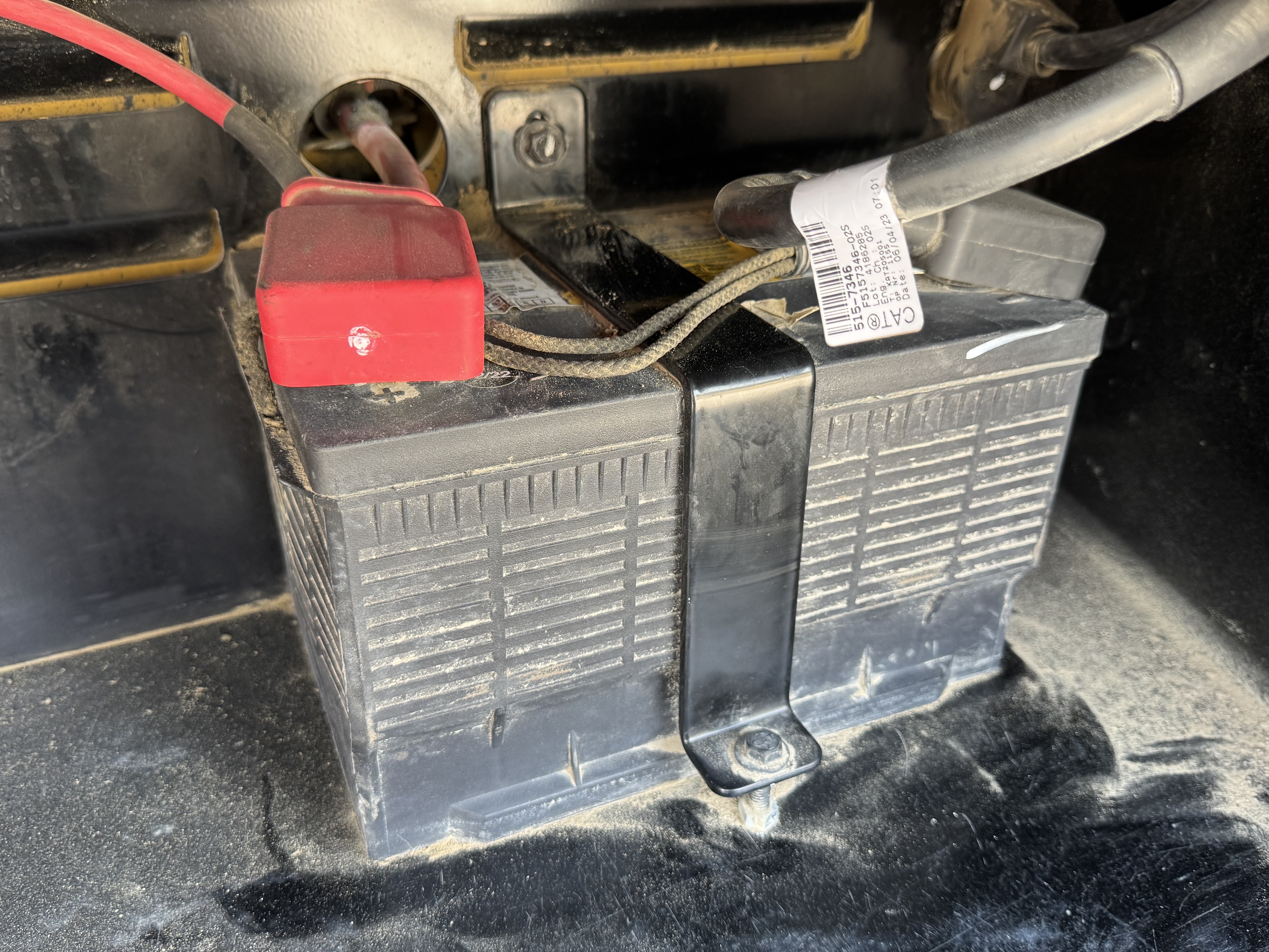 BHL-002- Cat-428-backhoe-loader-inspection-electronic-battery -1