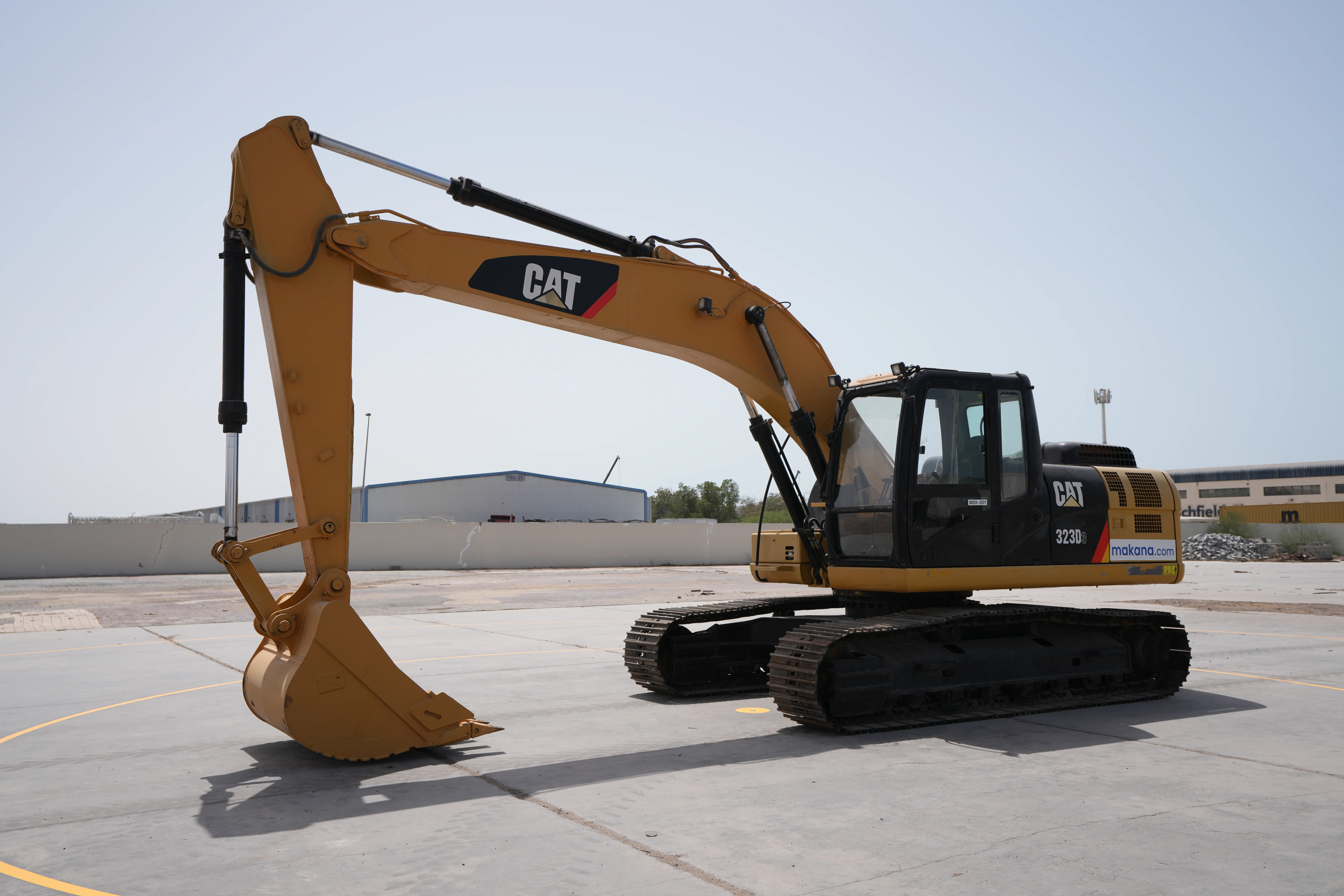 Cat-323D3-front-left-view
