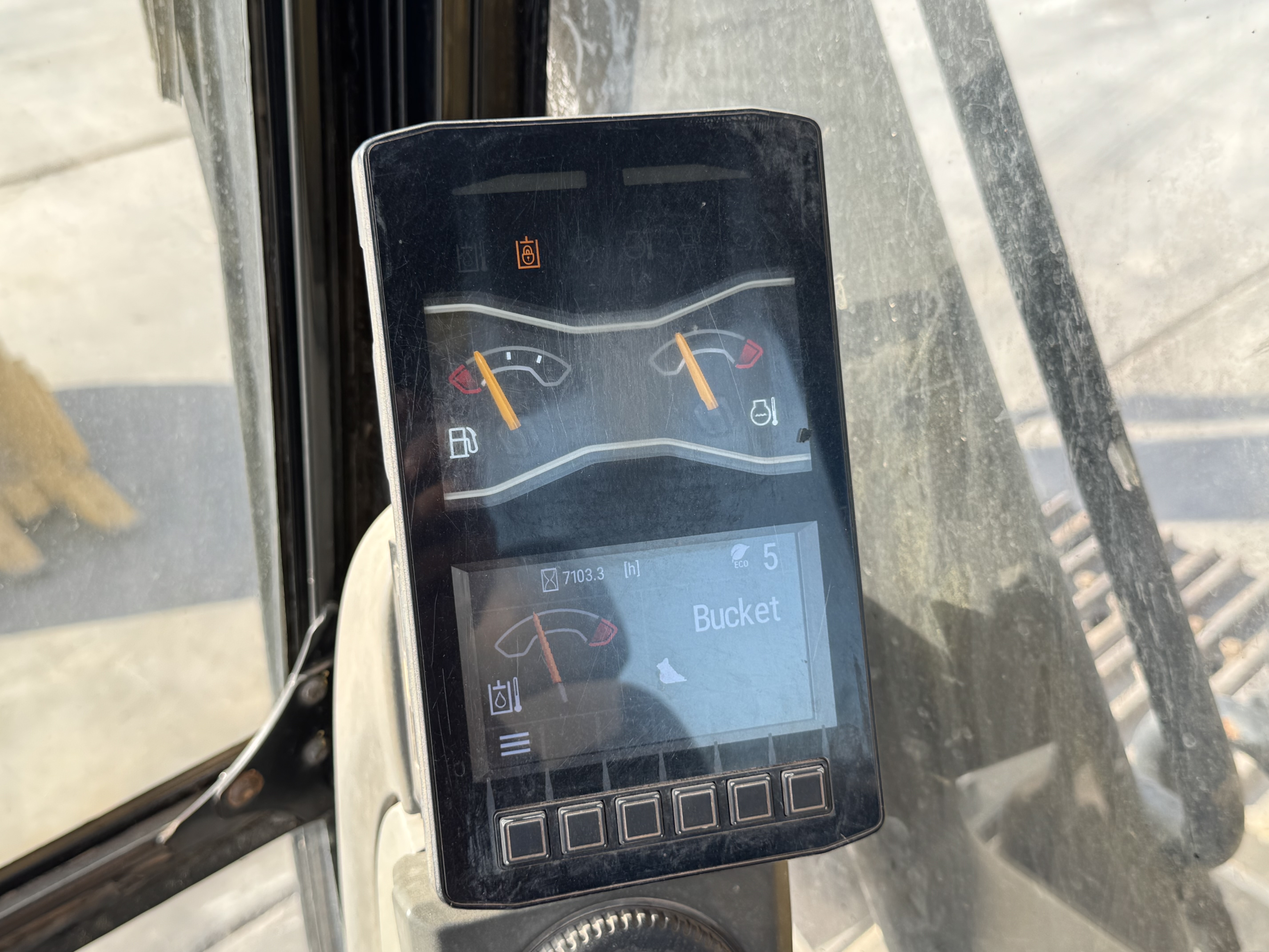 cat-323d3-instrument-cluster