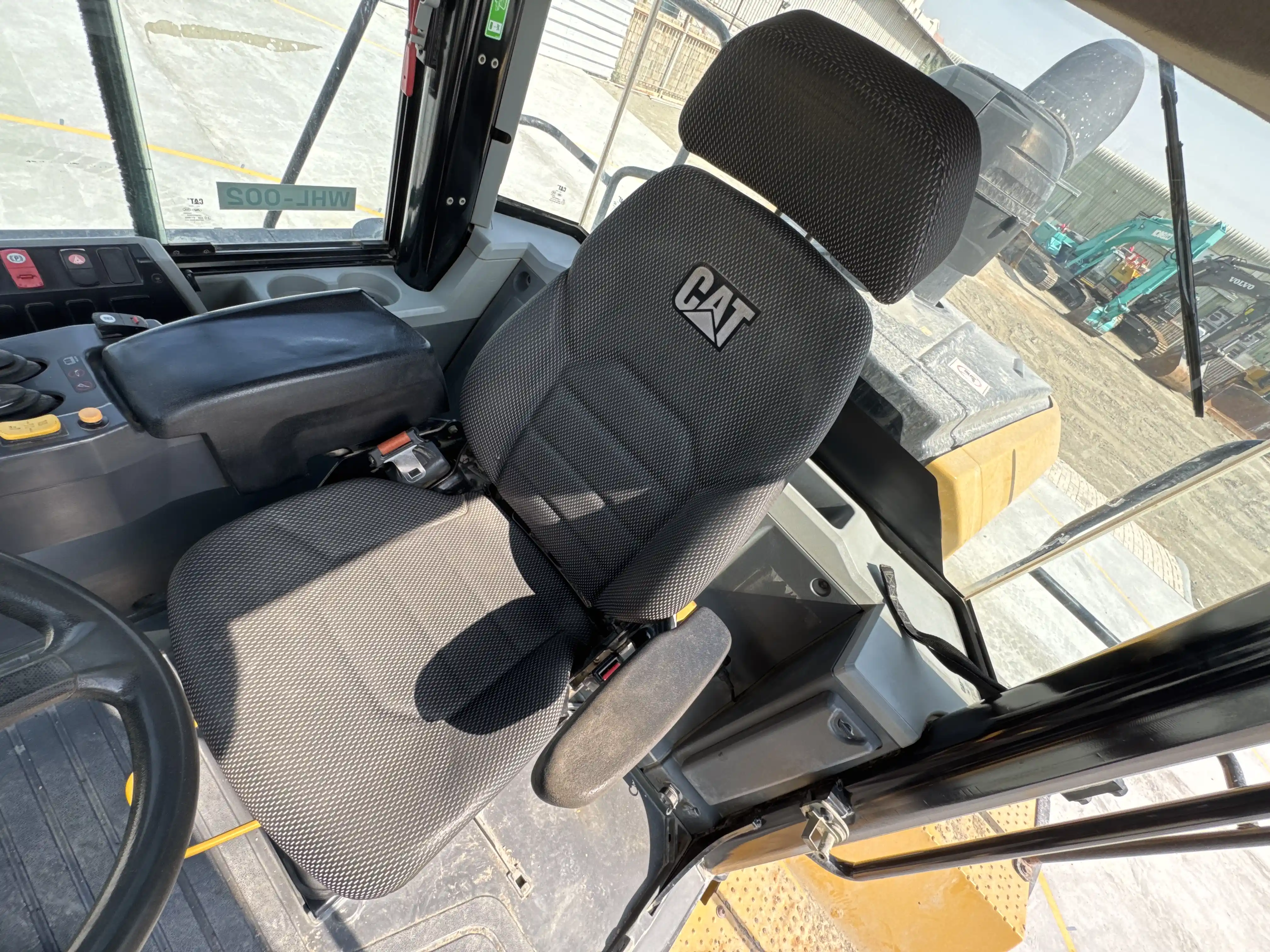 Cat-966L-operator-seat