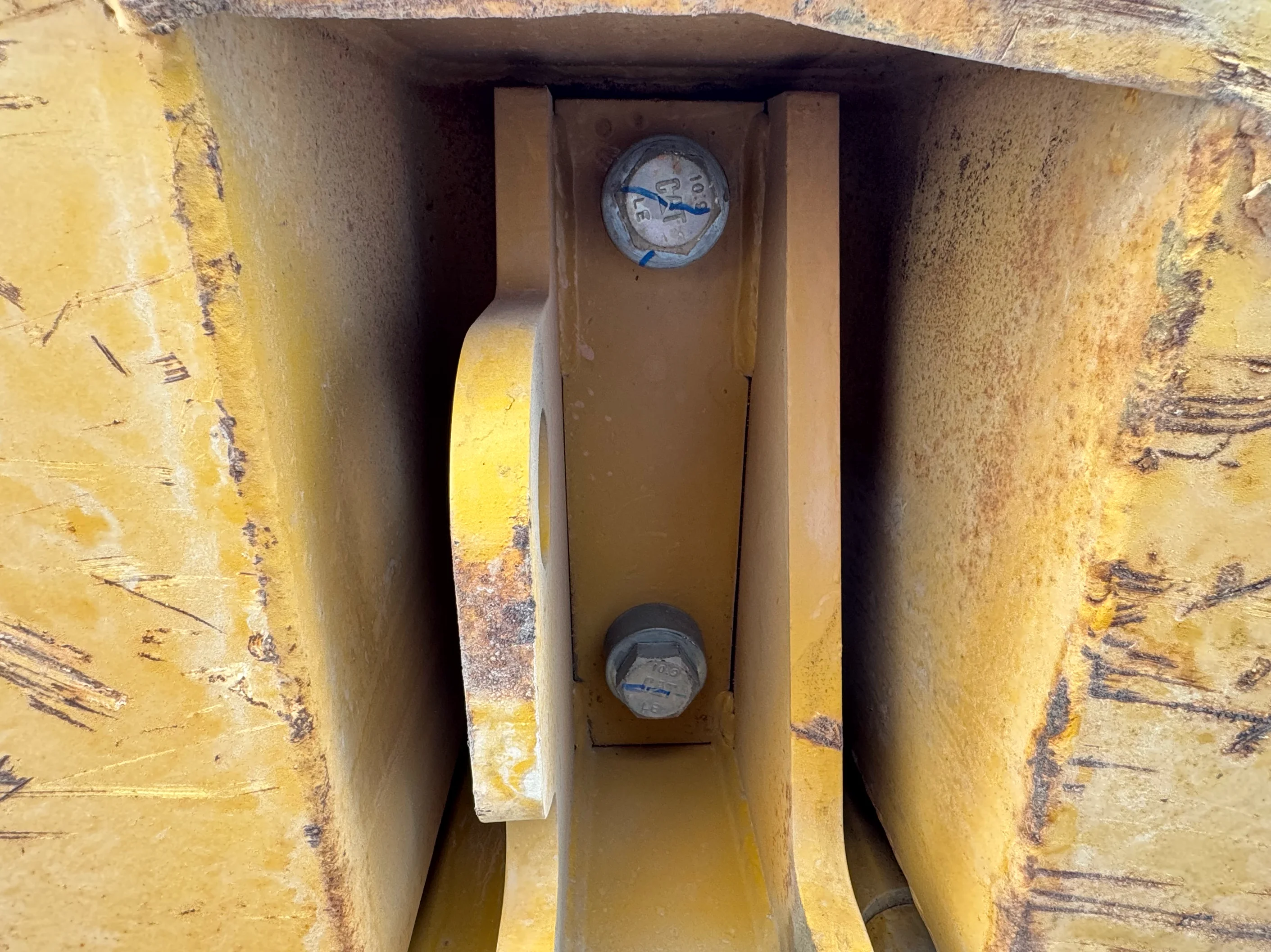 MDX-002-Cat-323D3-medium-excavator-inspection-safety-counter-weight-bolts-1