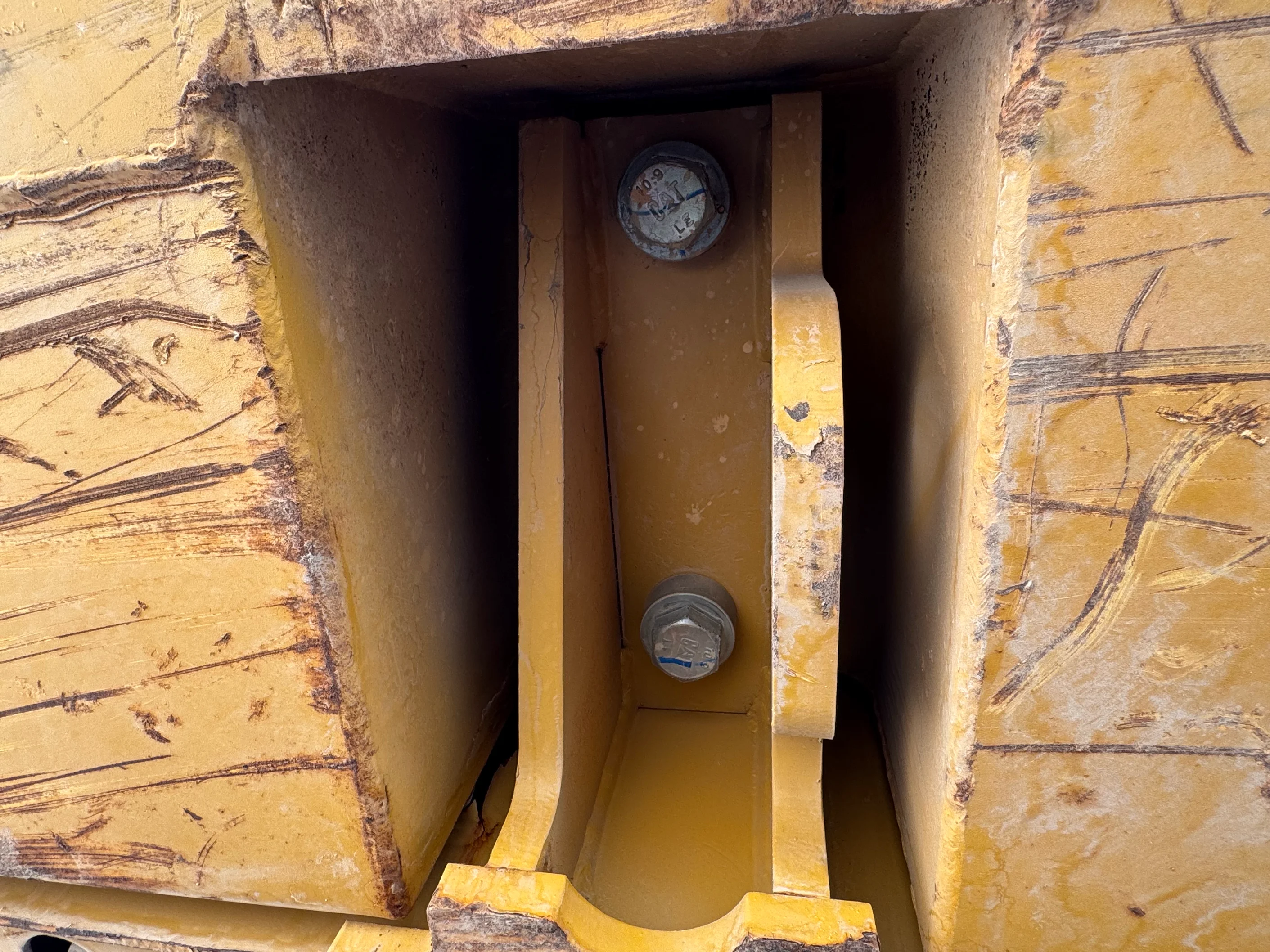 MDX-002-Cat-323D3-medium-excavator-inspection-safety-counter-weight-bolts-2