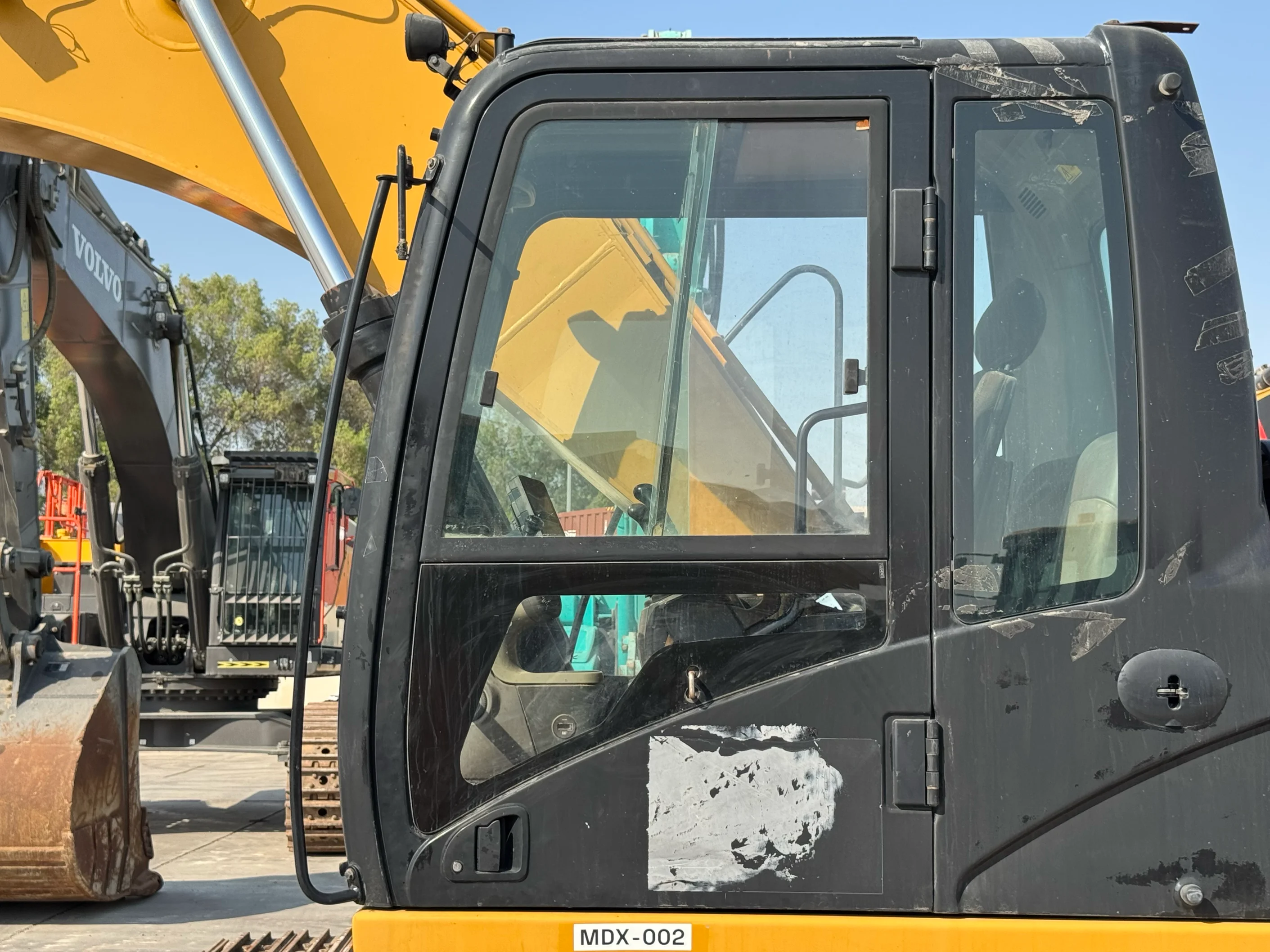 MDX-002-Cat-323D3-medium-excavator-inspection-structure-doors-1