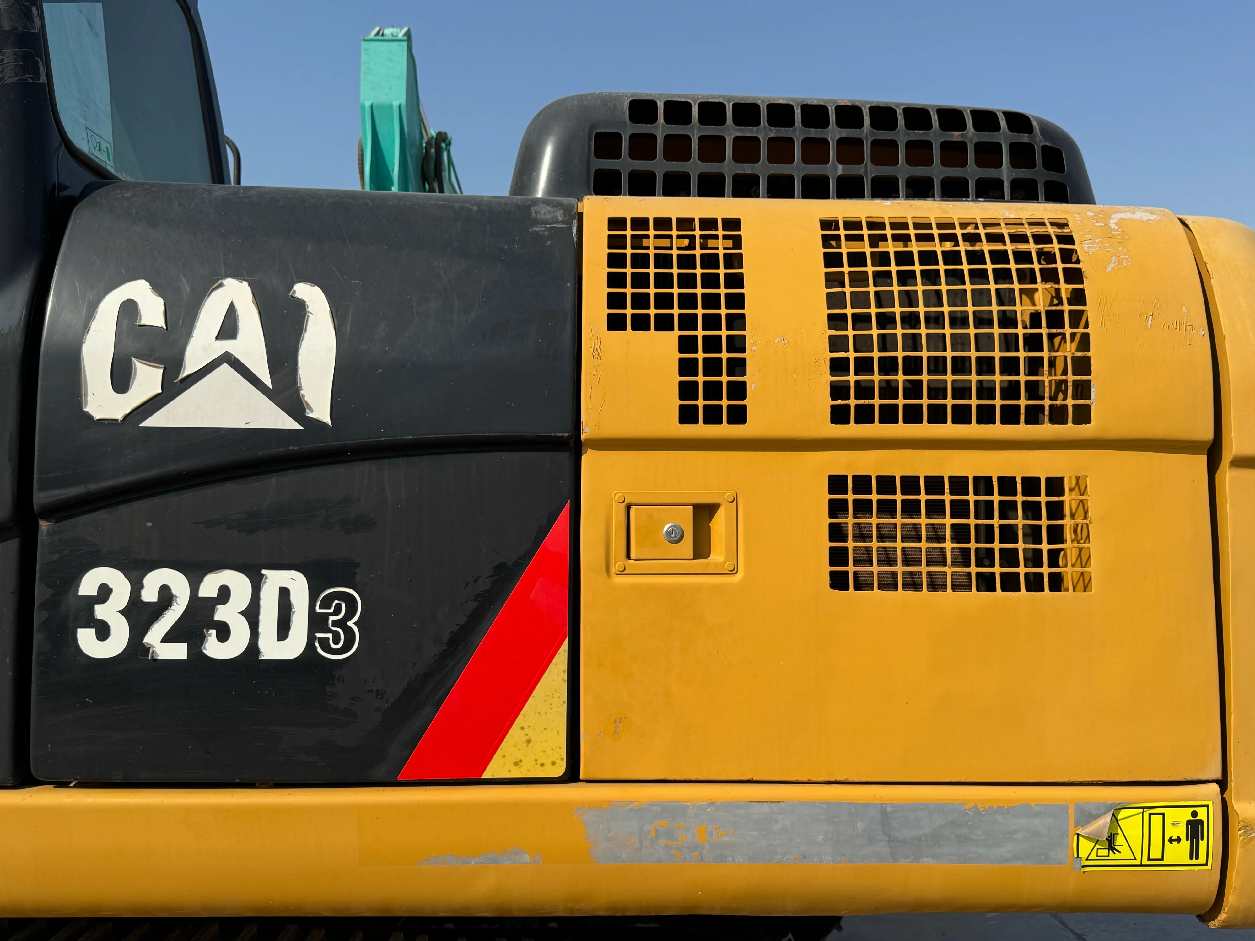 MDX-002-Cat-323D3-medium-excavator-inspection-structure-sheet-metal-fiberglass-1