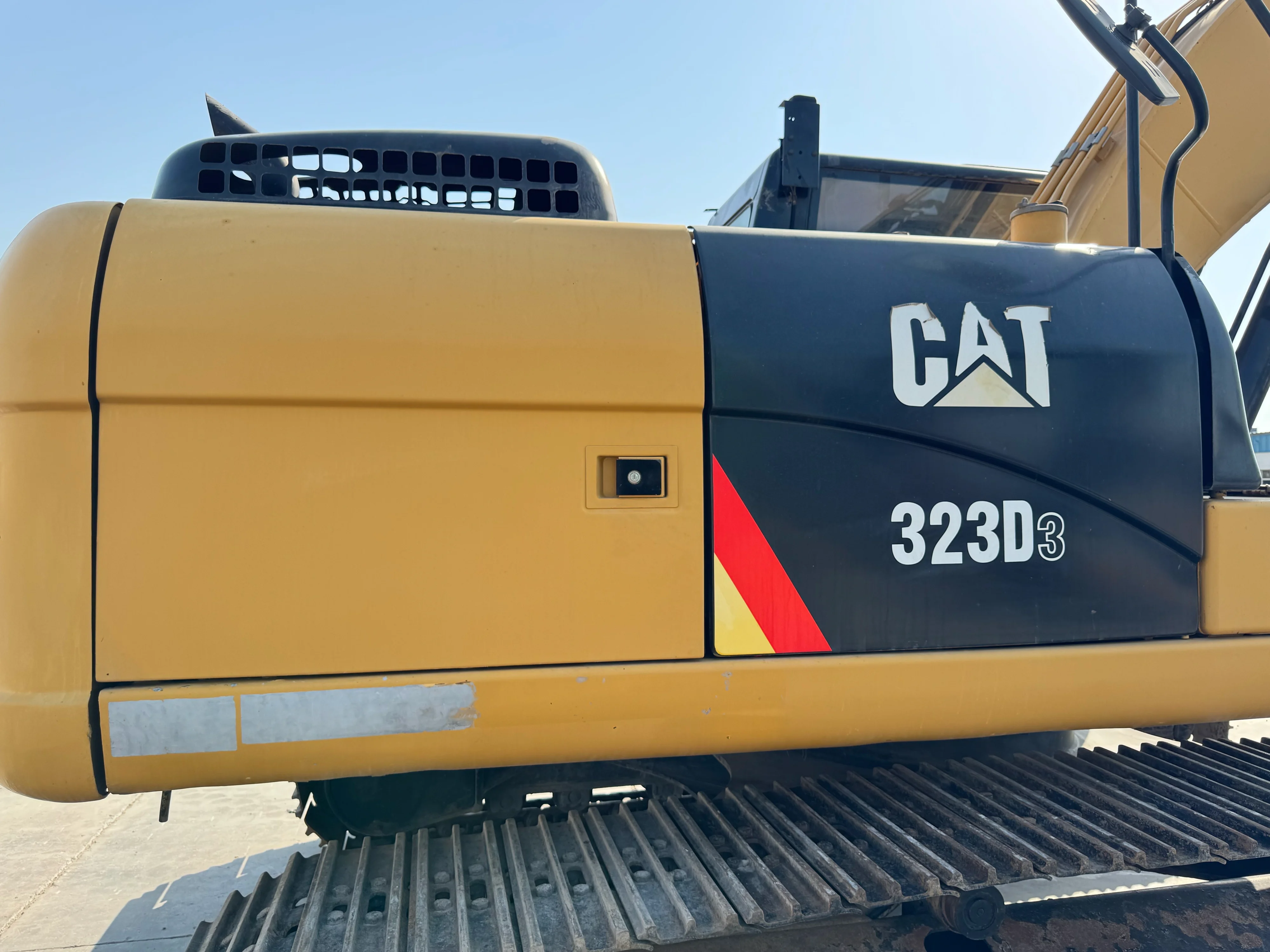 MDX-002-Cat-323D3-medium-excavator-inspection-structure-sheet-metal-fiberglass-2
