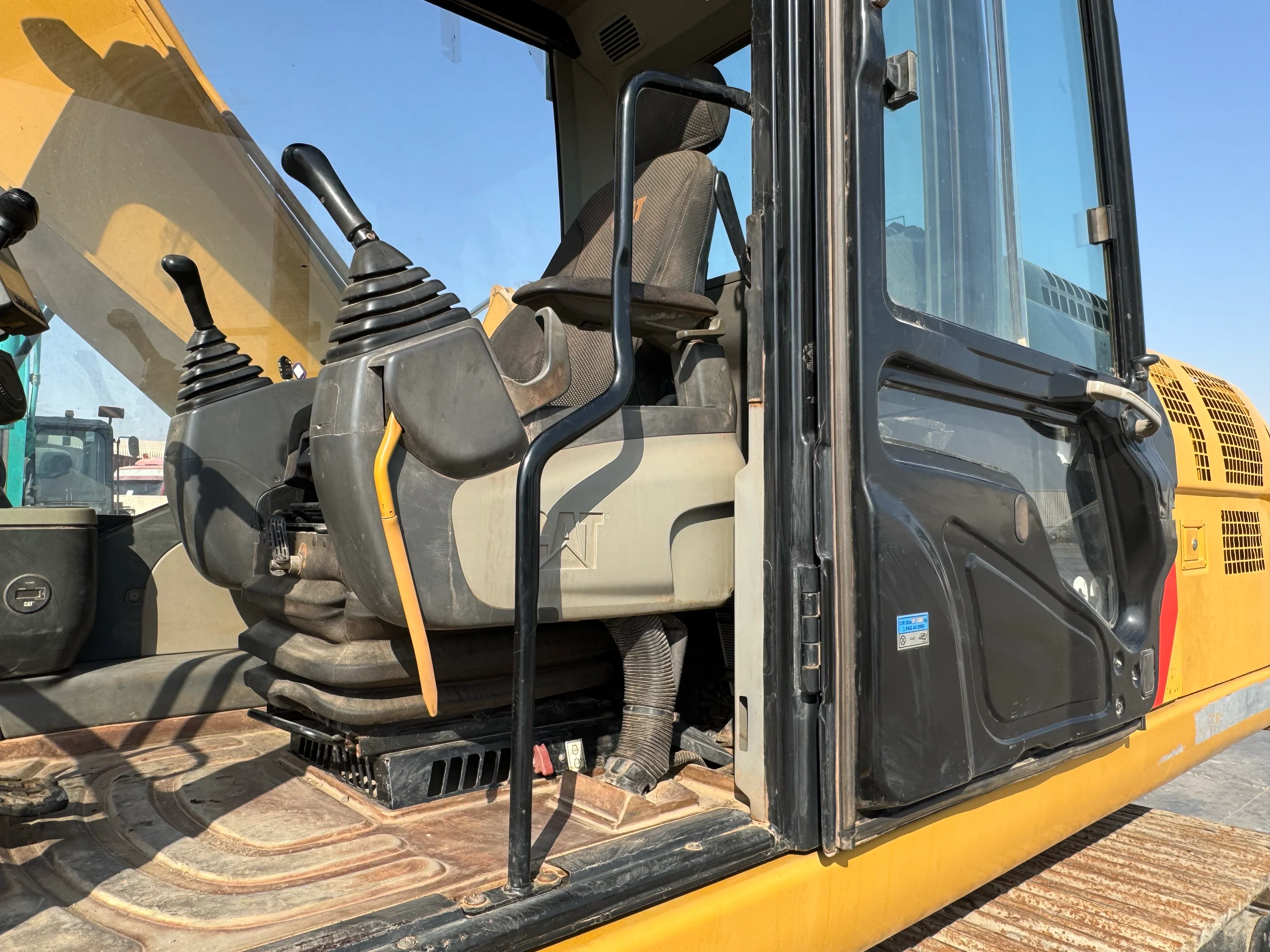 MDX-002-Cat-323D3-medium-excavator-inspection-structure-handrails-3