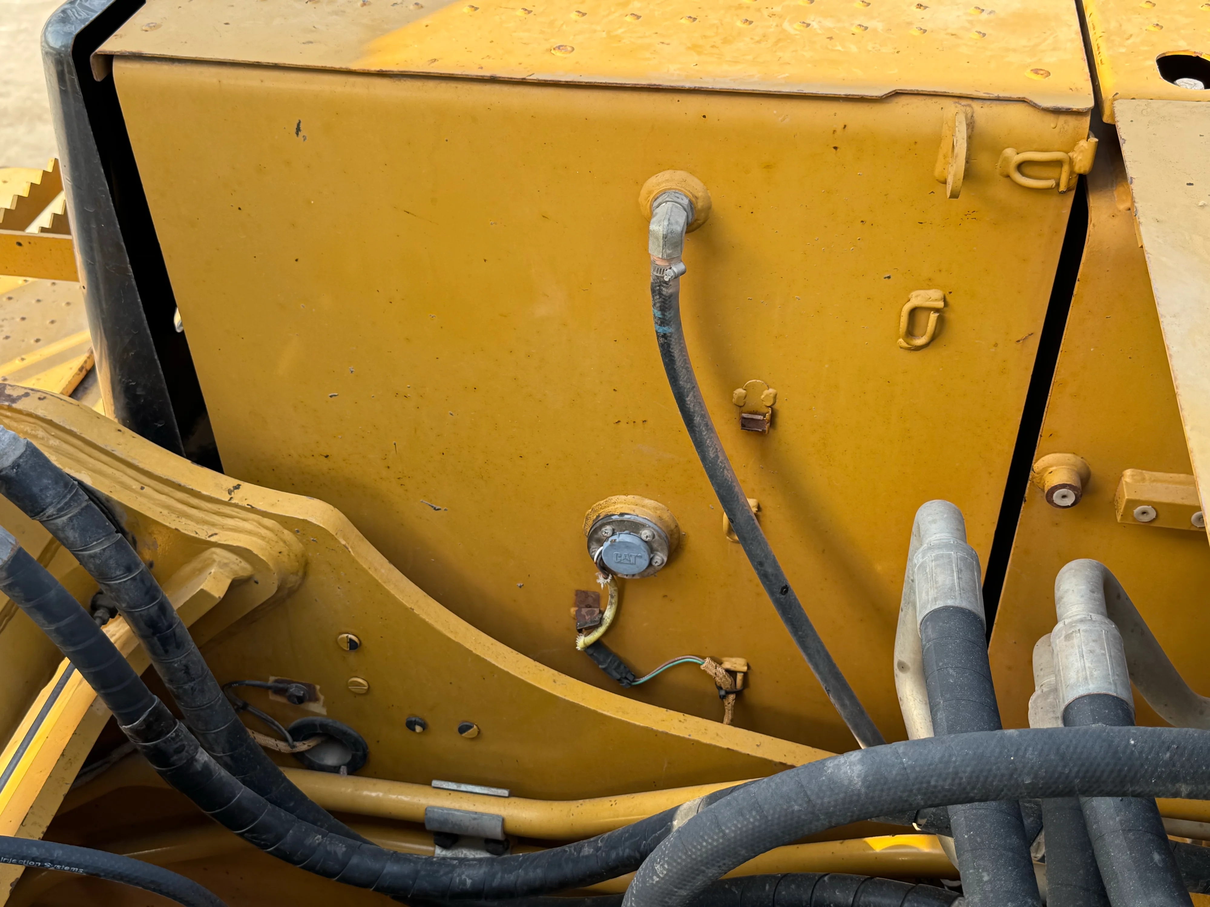MDX-002-Cat-323D3-medium-excavator-inspection-engine-fuel-tank-1