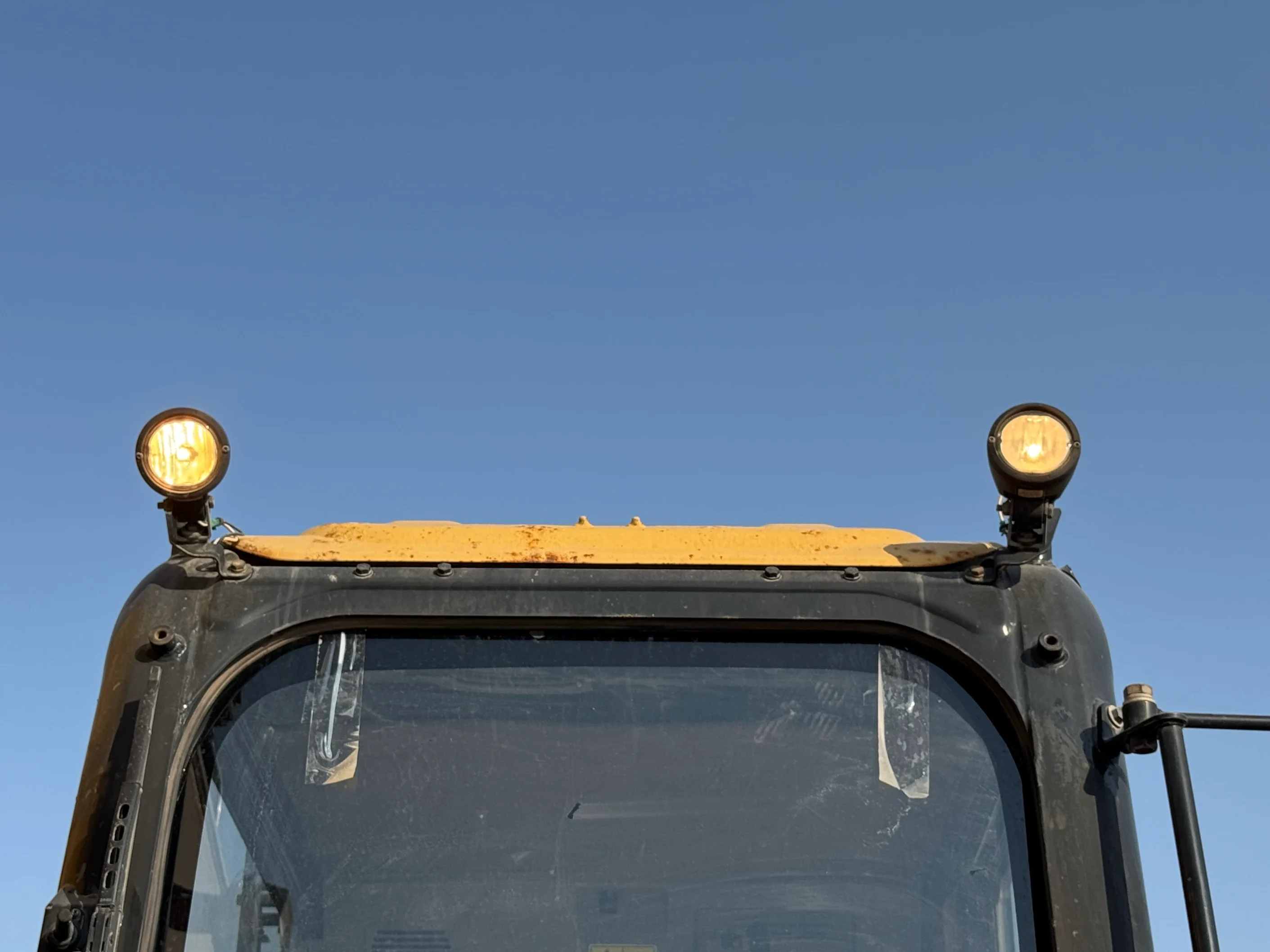 MDX-002-Cat-323D3-medium-excavator-inspection-electronics-lights-and-signals-1
