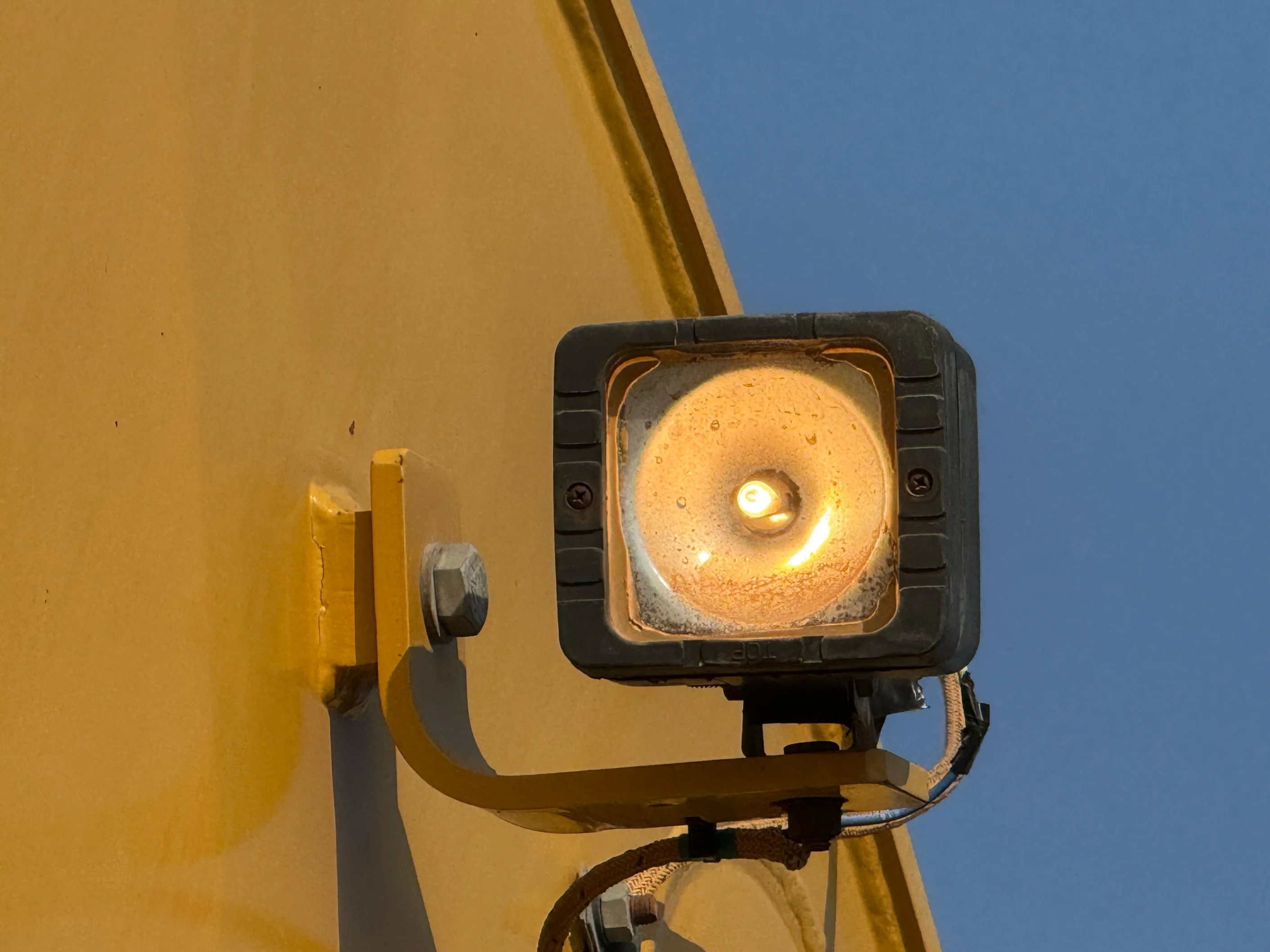 MDX-002-Cat-323D3-medium-excavator-inspection-electronics-lights-and-signals-3