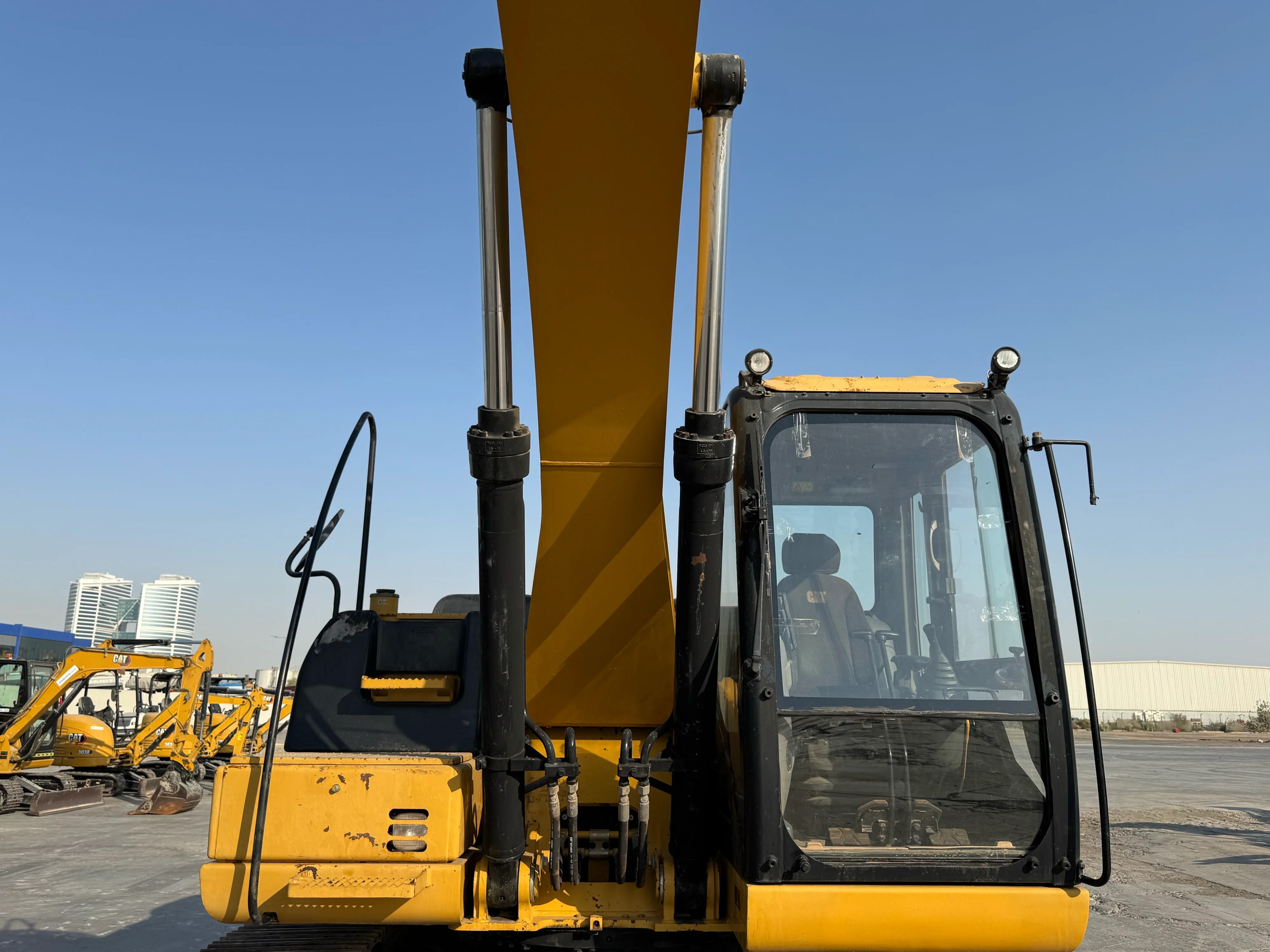 MDX-002-Cat-323D3-medium-excavator-inspection-hydraulics-boom-lift-cylinder-1