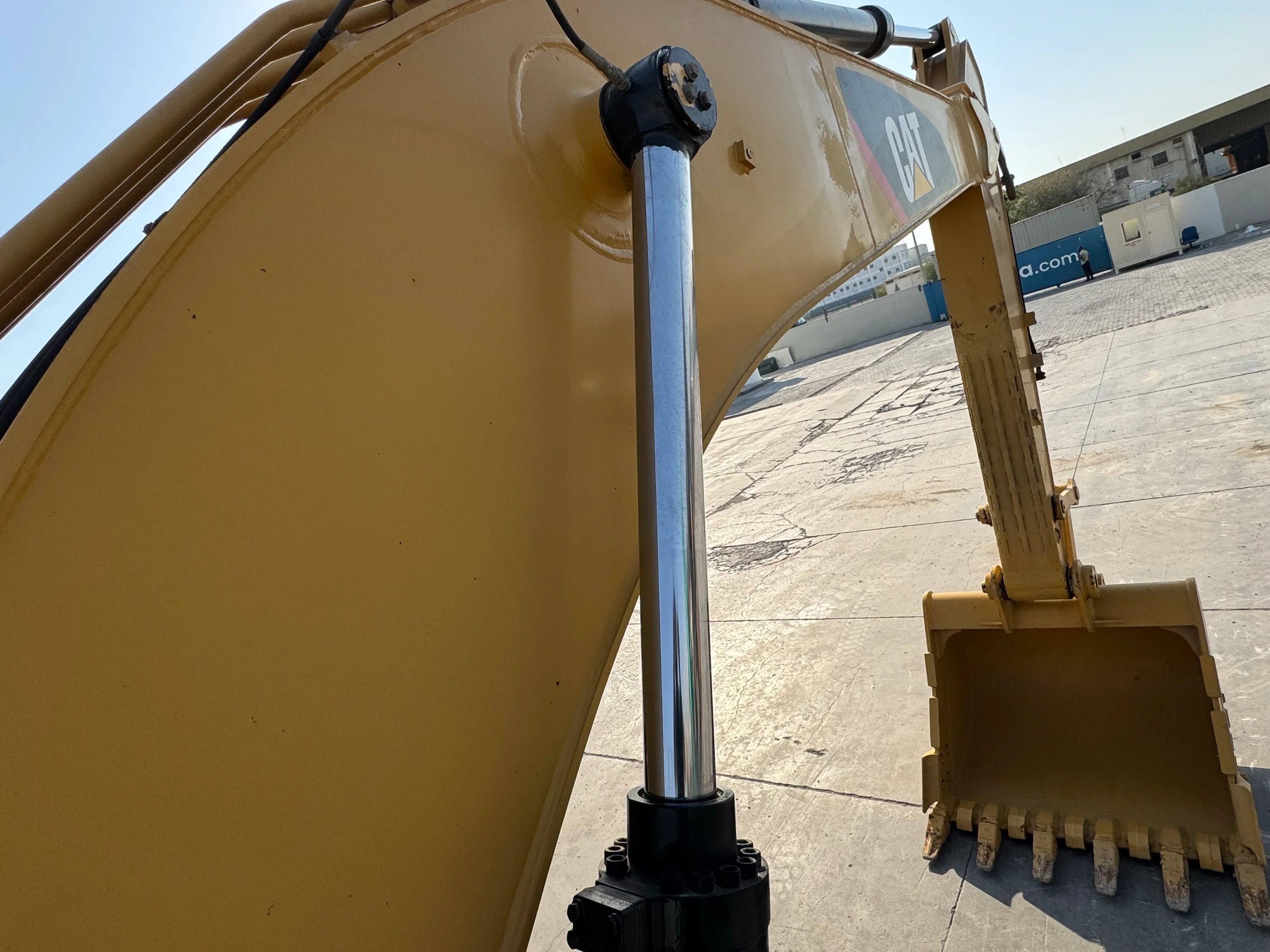 MDX-002-Cat-323D3-medium-excavator-inspection-hydraulics-boom-lift-cylinder-2