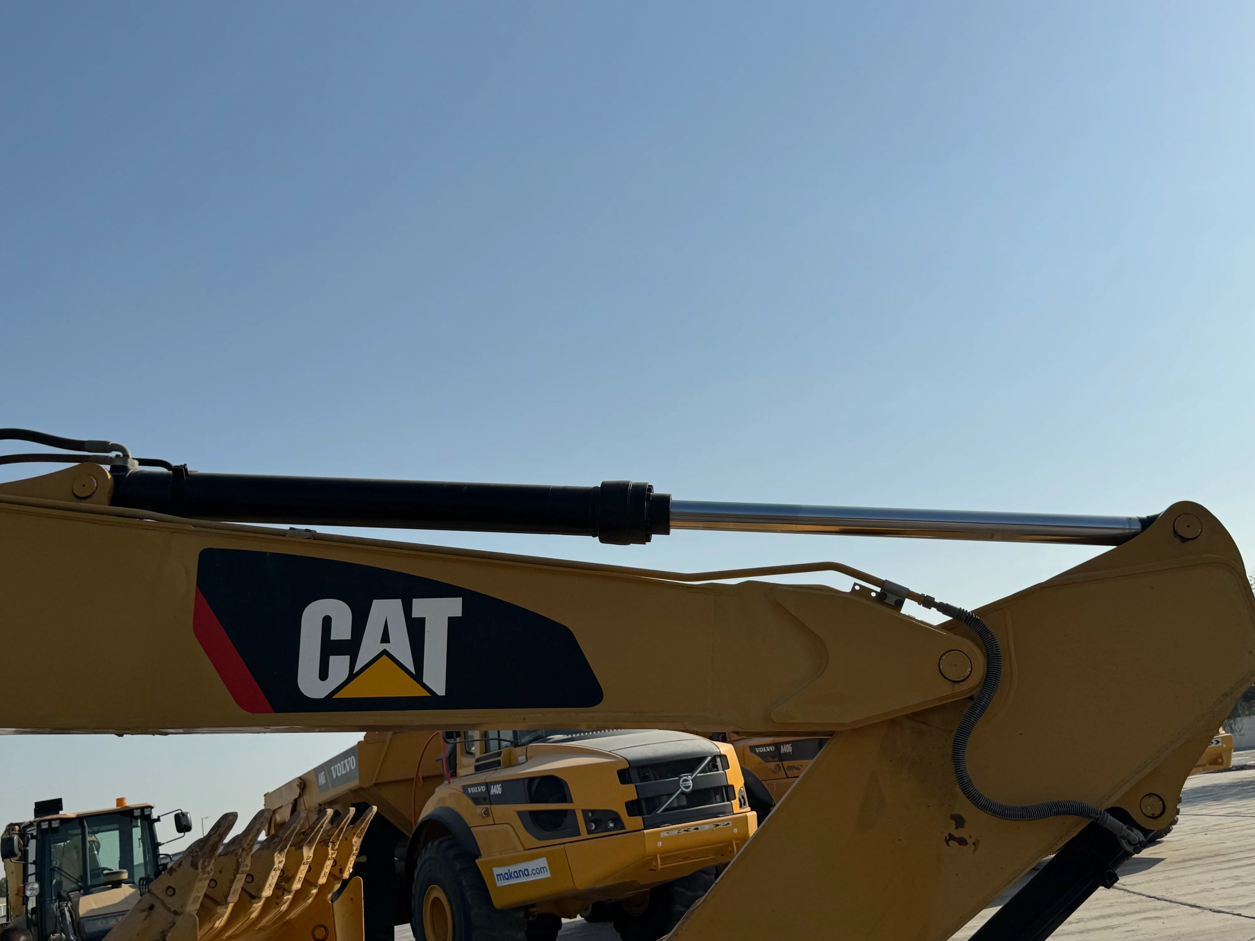 MDX-002-Cat-323D3-medium-excavator-inspection-hydraulics-stick-cylinder-1