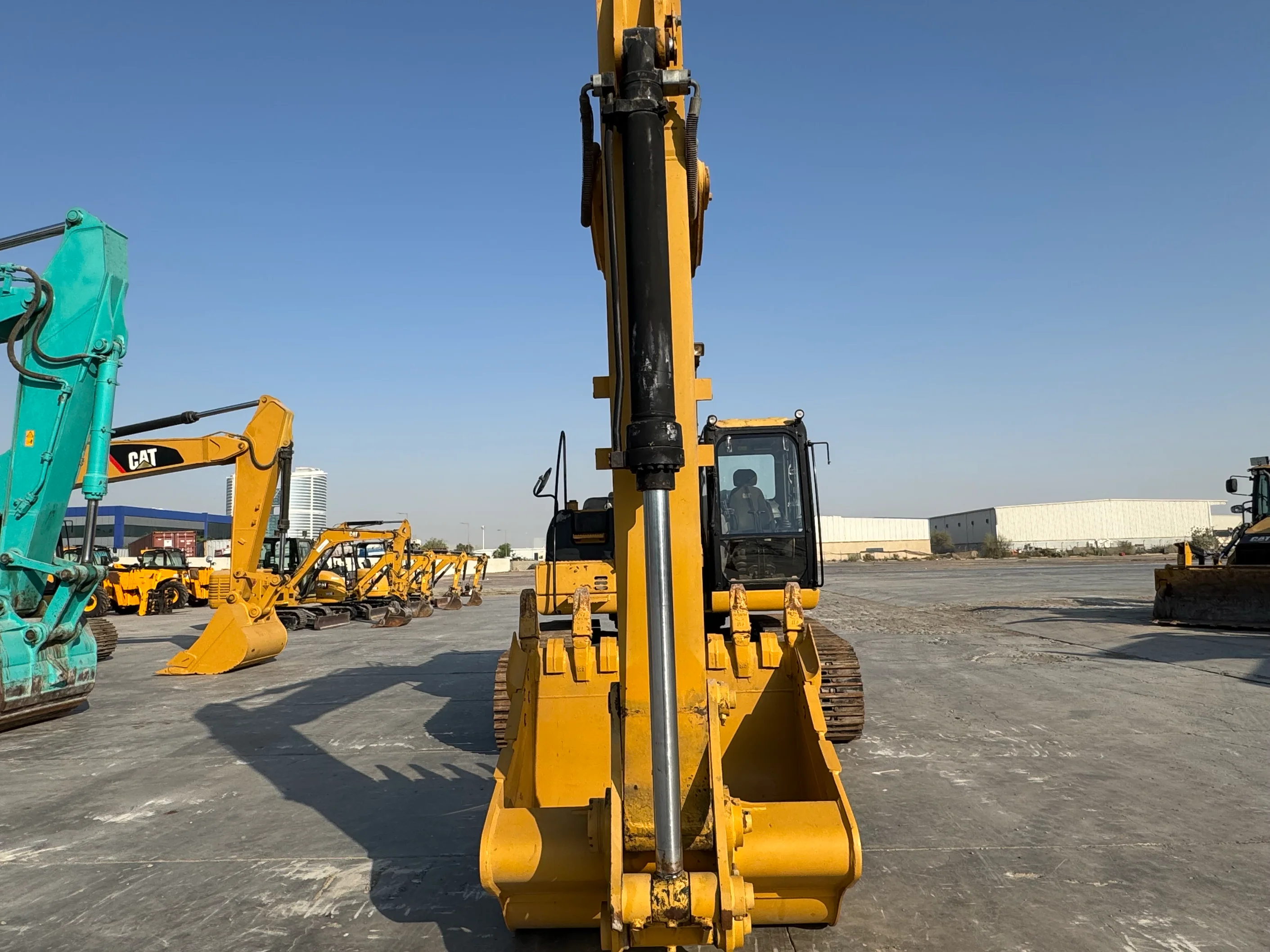 MDX-002-Cat-323D3-medium-excavator-inspection-hydraulics-bucket-cylinder-1