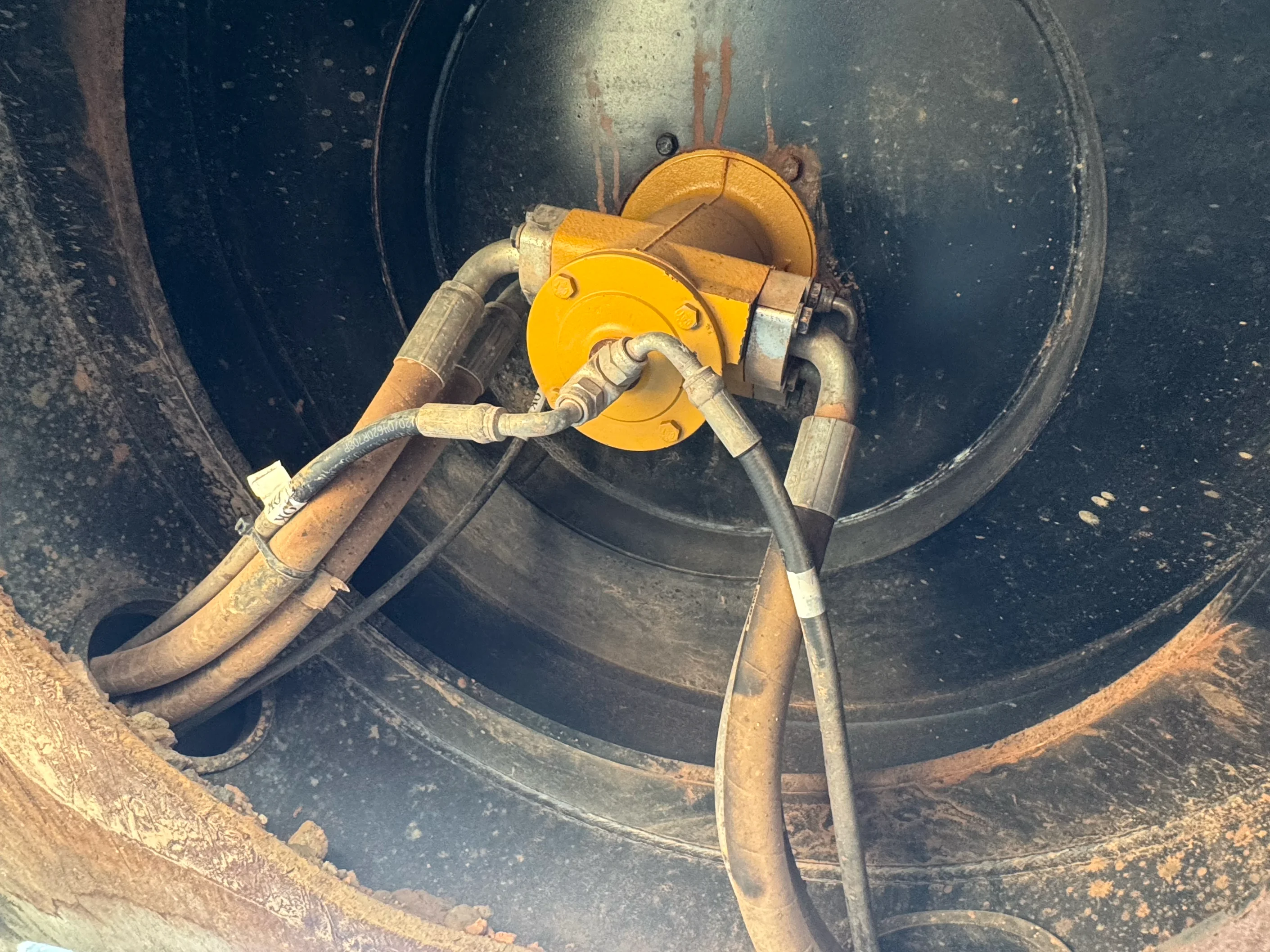 MDX-002-Cat-323D3-medium-excavator-inspection-hydraulics-center-swivel-joint-2