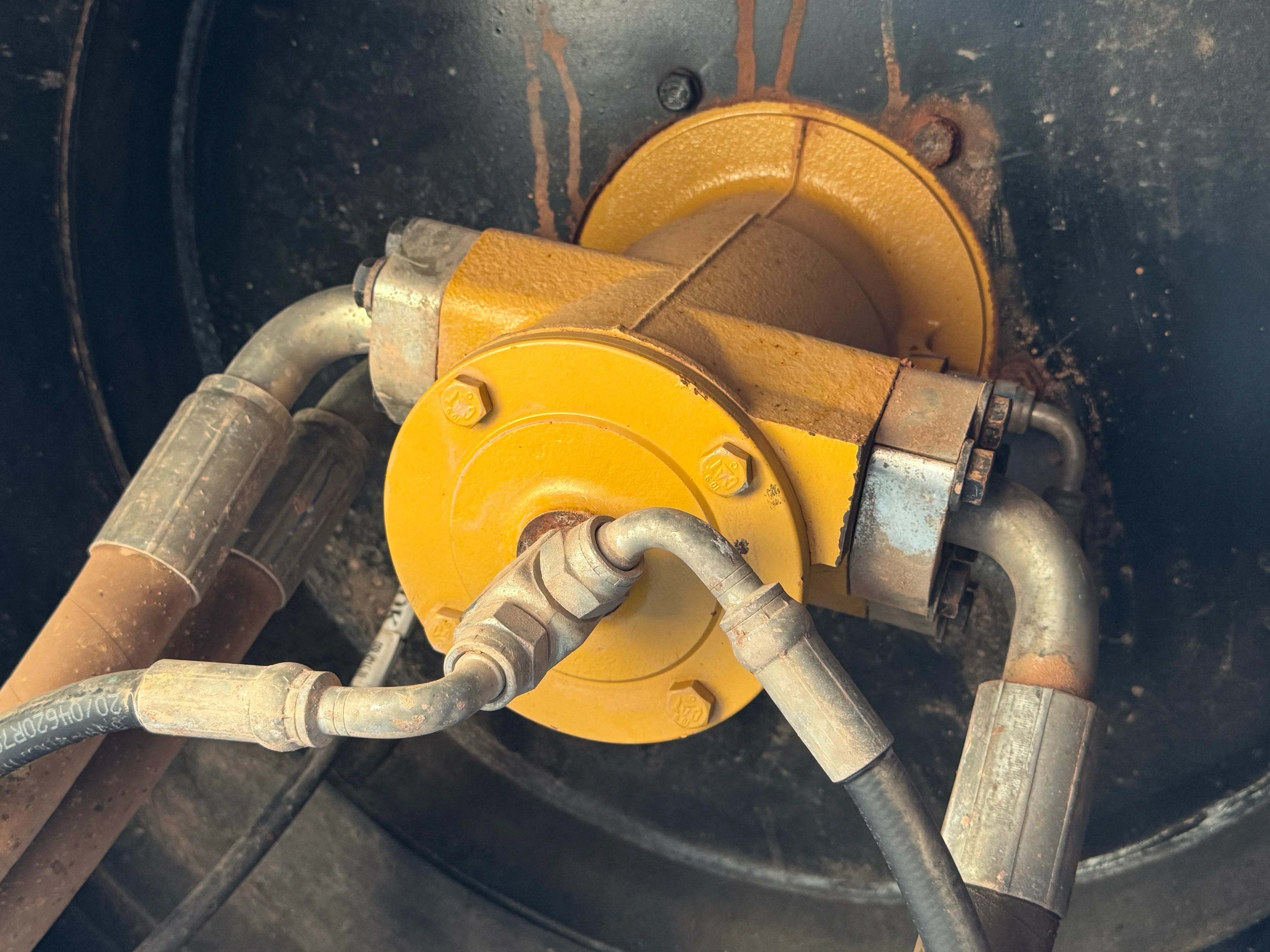 MDX-002-Cat-323D3-medium-excavator-inspection-hydraulics-center-swivel-joint-3