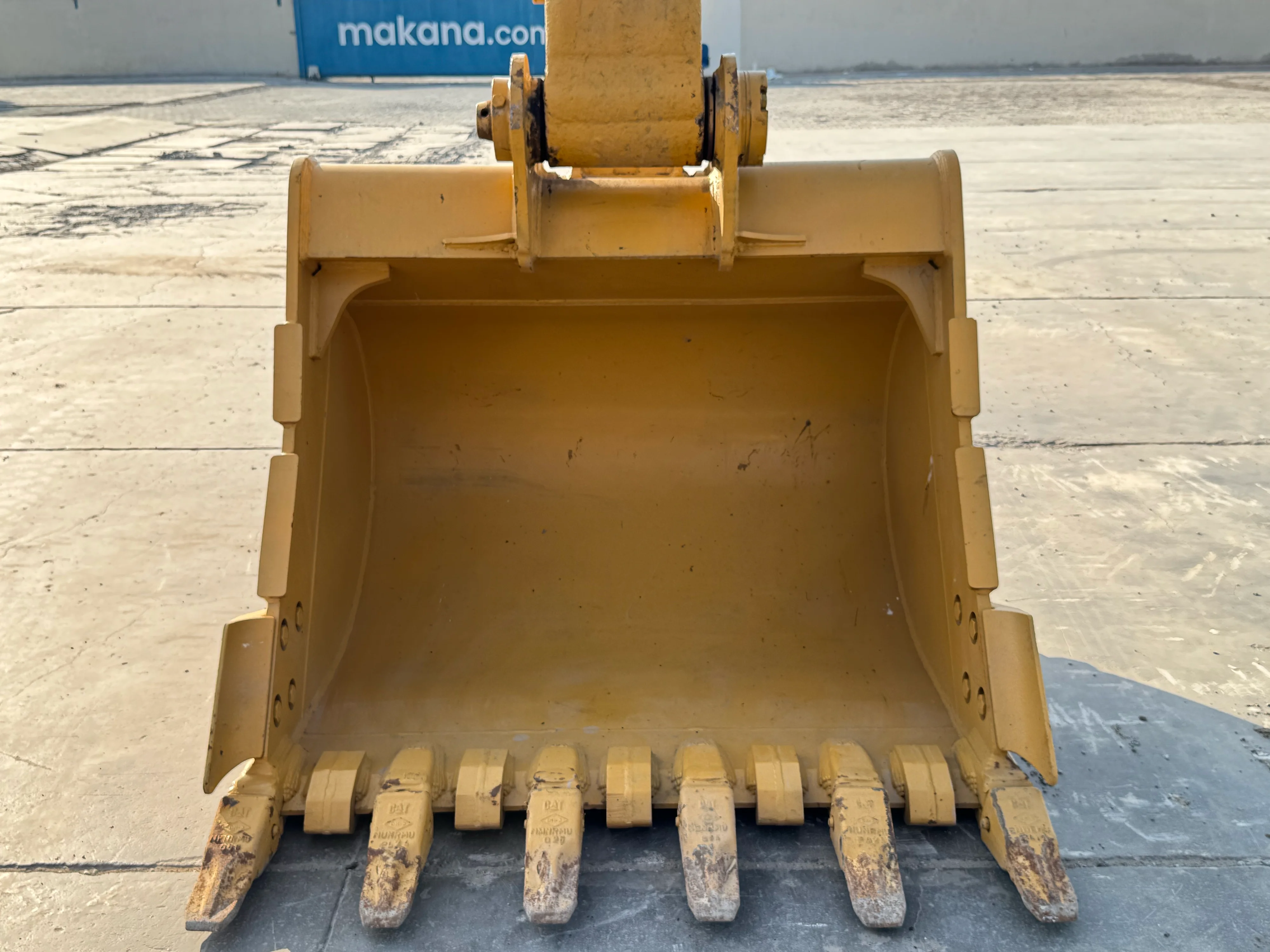 MDX-002-Cat-323D3-medium-excavator-inspection-attachment-excavator-bucket-1