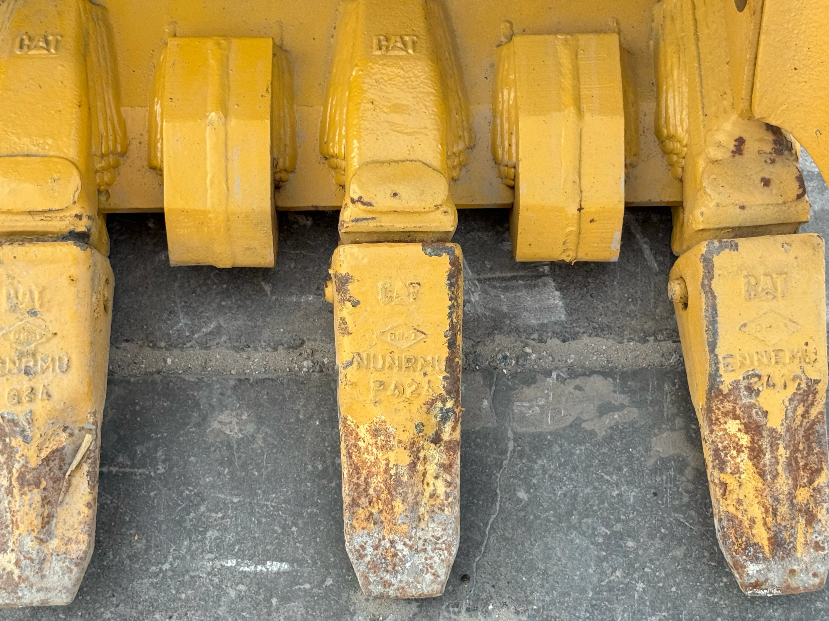 MDX-002-Cat-323D3-medium-excavator-inspection-attachment-excavator-bucket-teeth-2