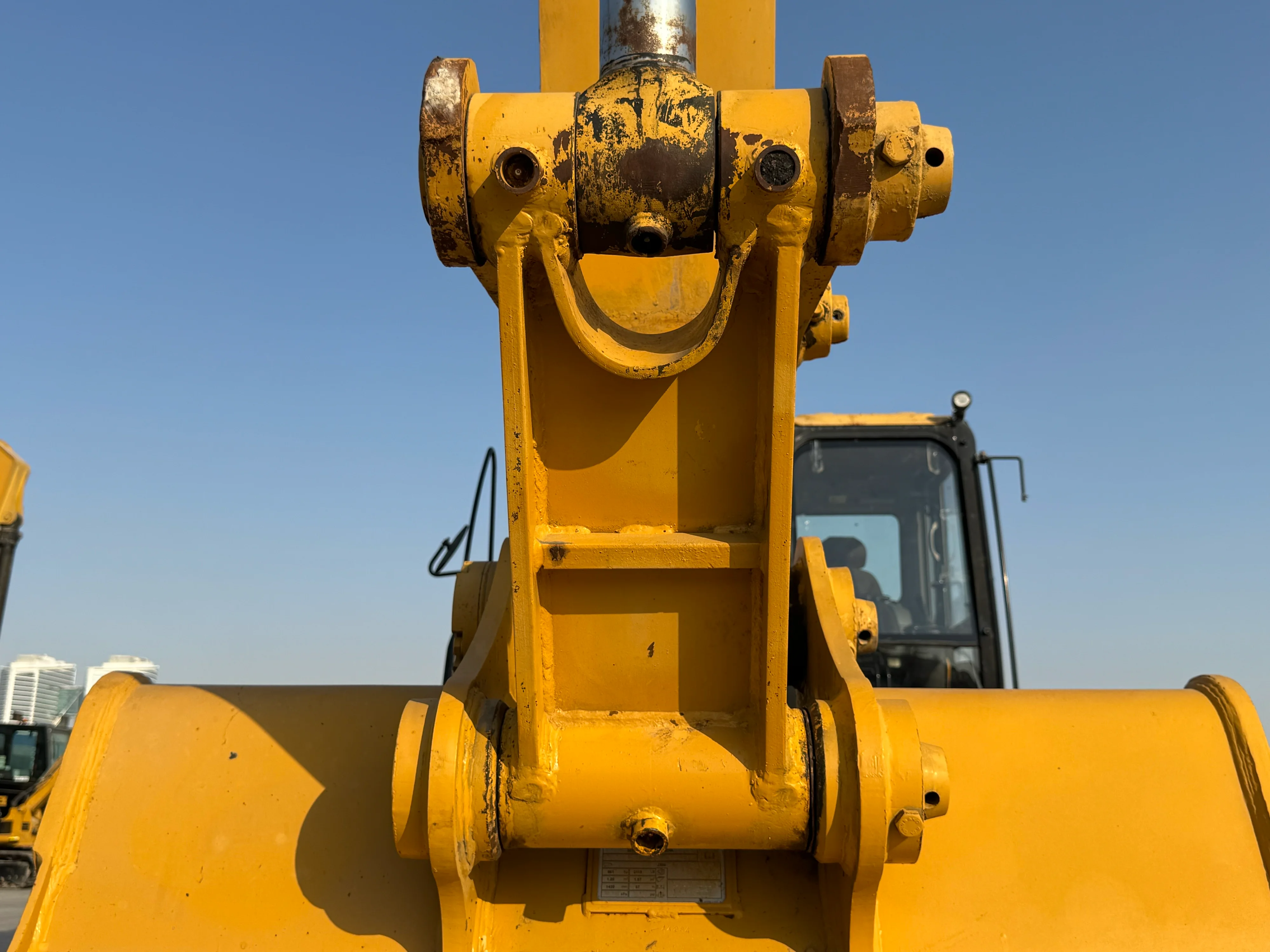 MDX-002-Cat-323D3-medium-excavator-inspection-chassis-H-link-1