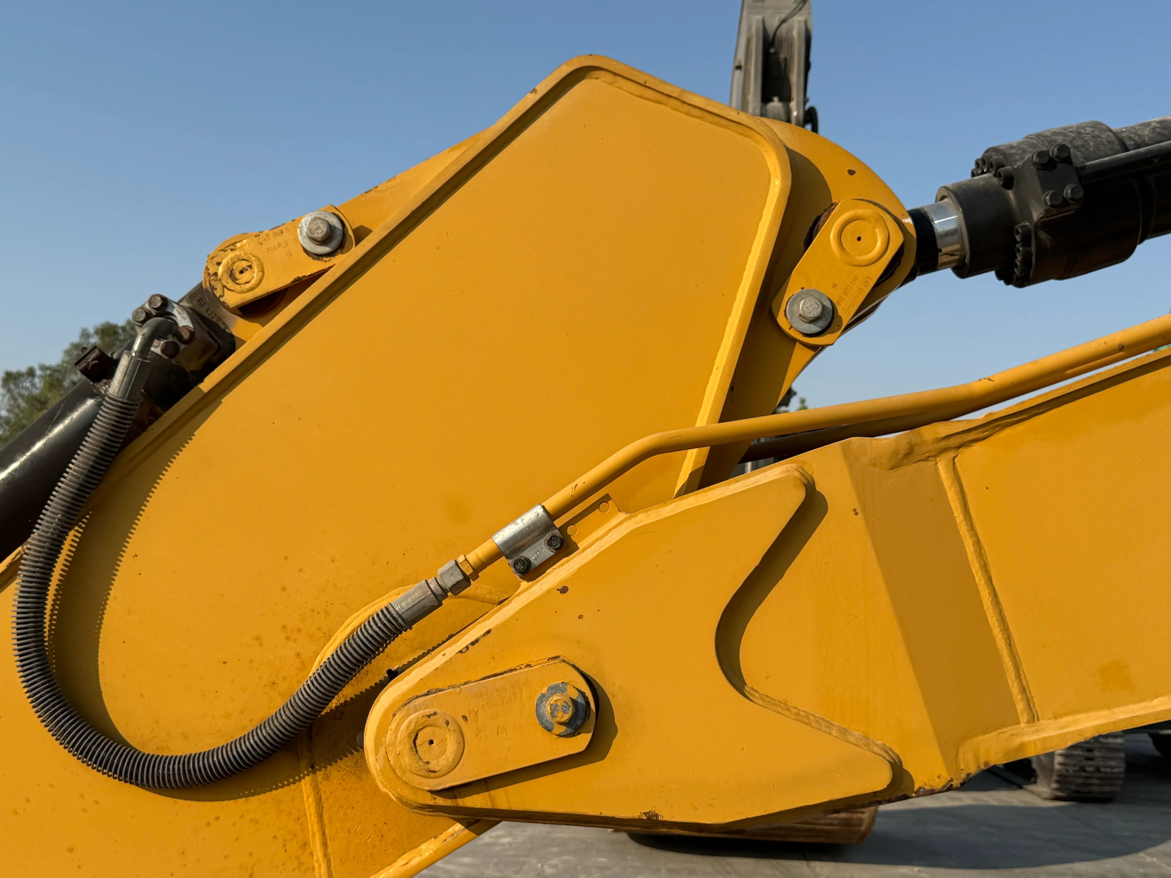 MDX-002-Cat-323D3-medium-excavator-inspection-chassis-pin-and-bushings-boom-to-stick-1