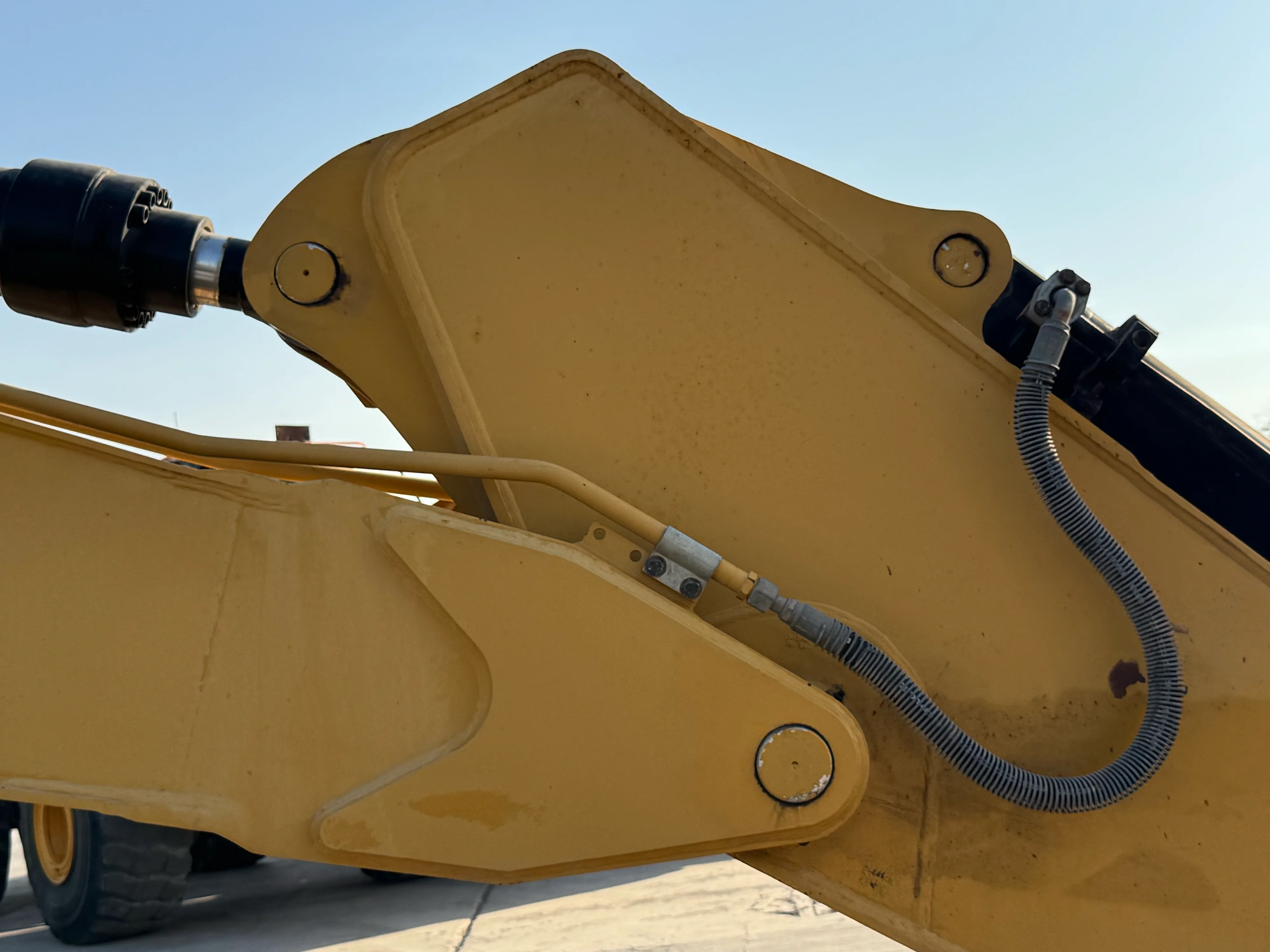 MDX-002-Cat-323D3-medium-excavator-inspection-chassis-pin-and-bushings-boom-to-stick-2