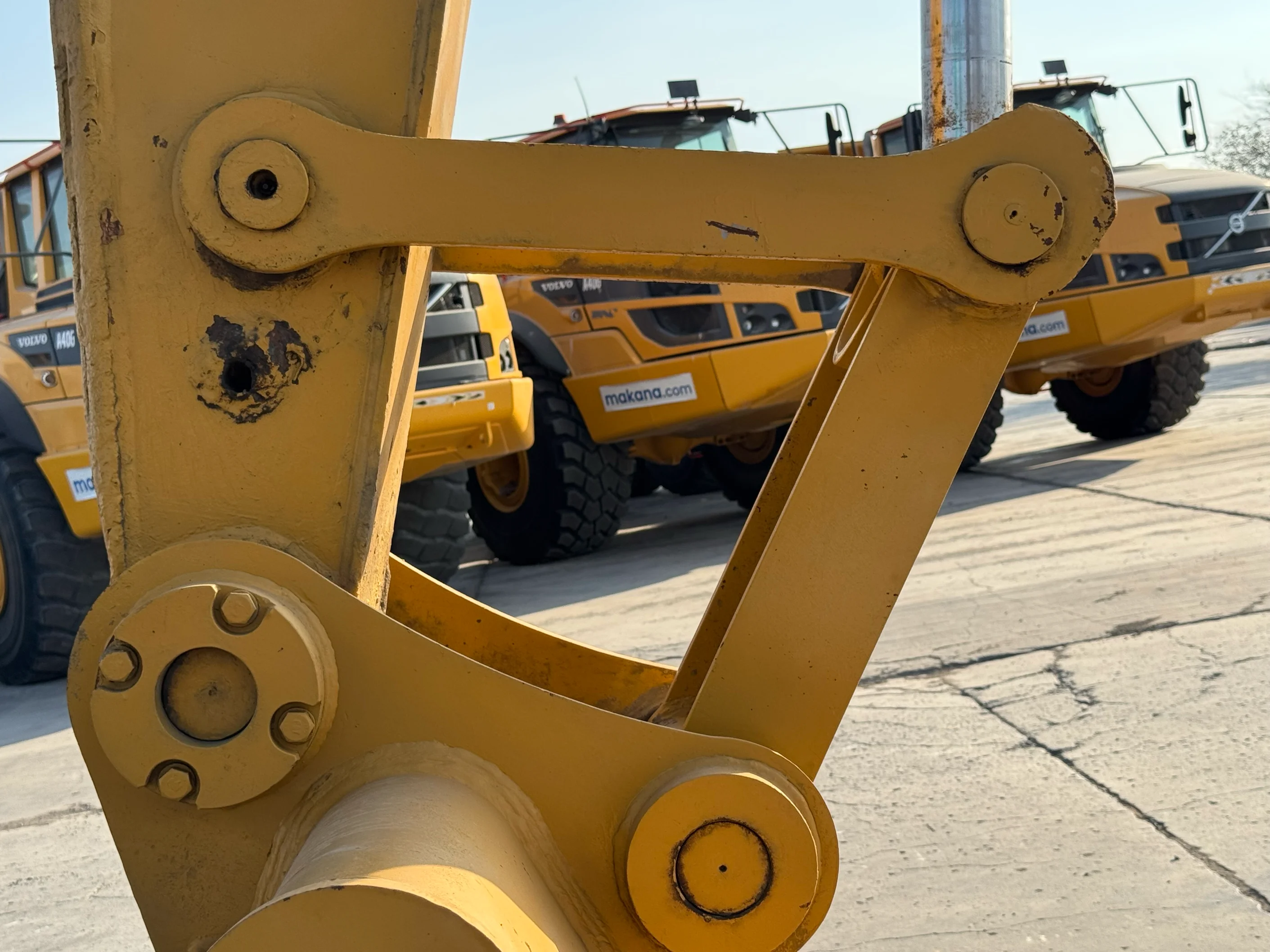 MDX-002-Cat-323D3-medium-excavator-inspection-chassis-pin-and-bushings-stick-to-bucket-1
