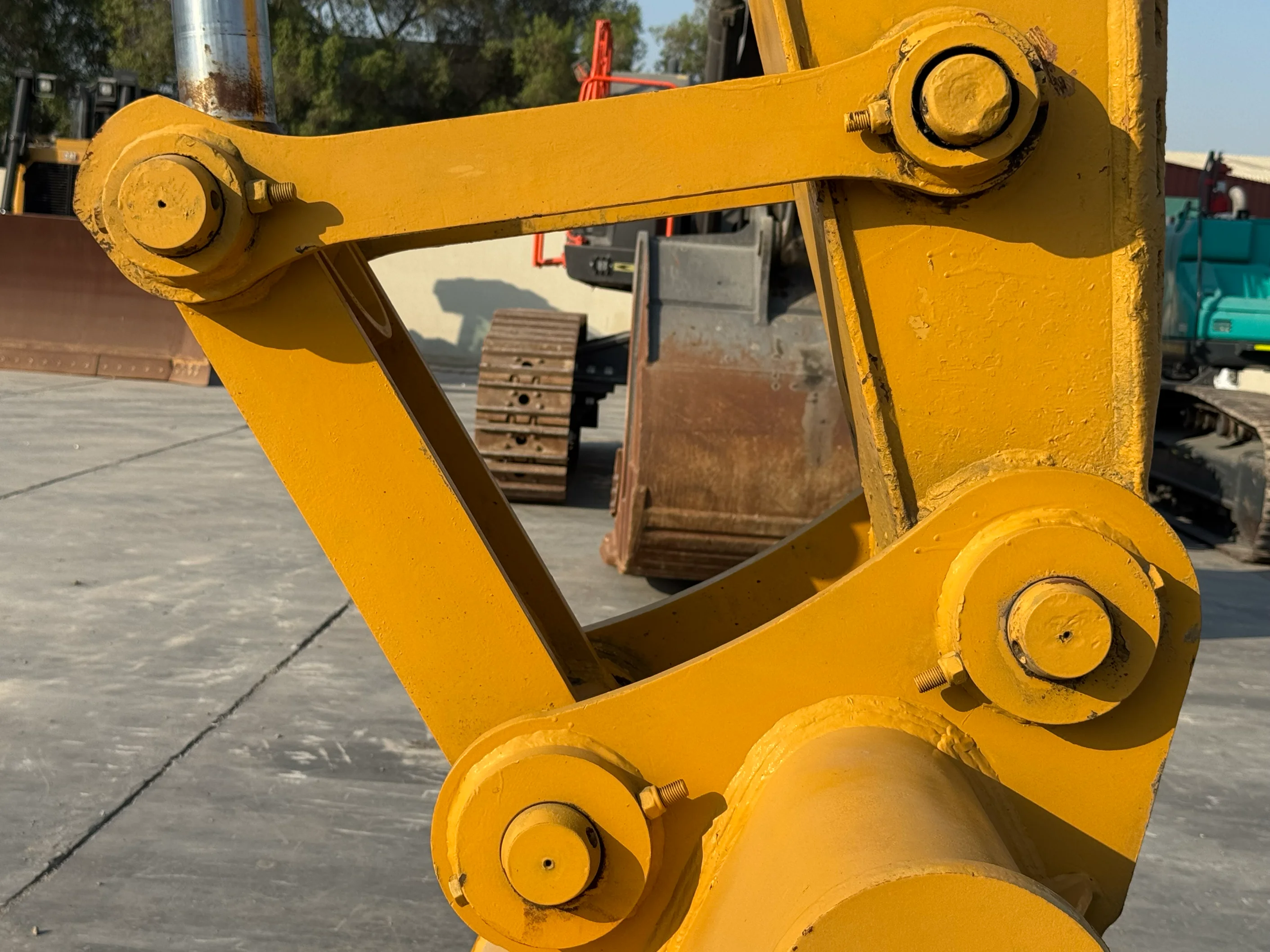 MDX-002-Cat-323D3-medium-excavator-inspection-chassis-pin-and-bushings-stick-to-bucket-2