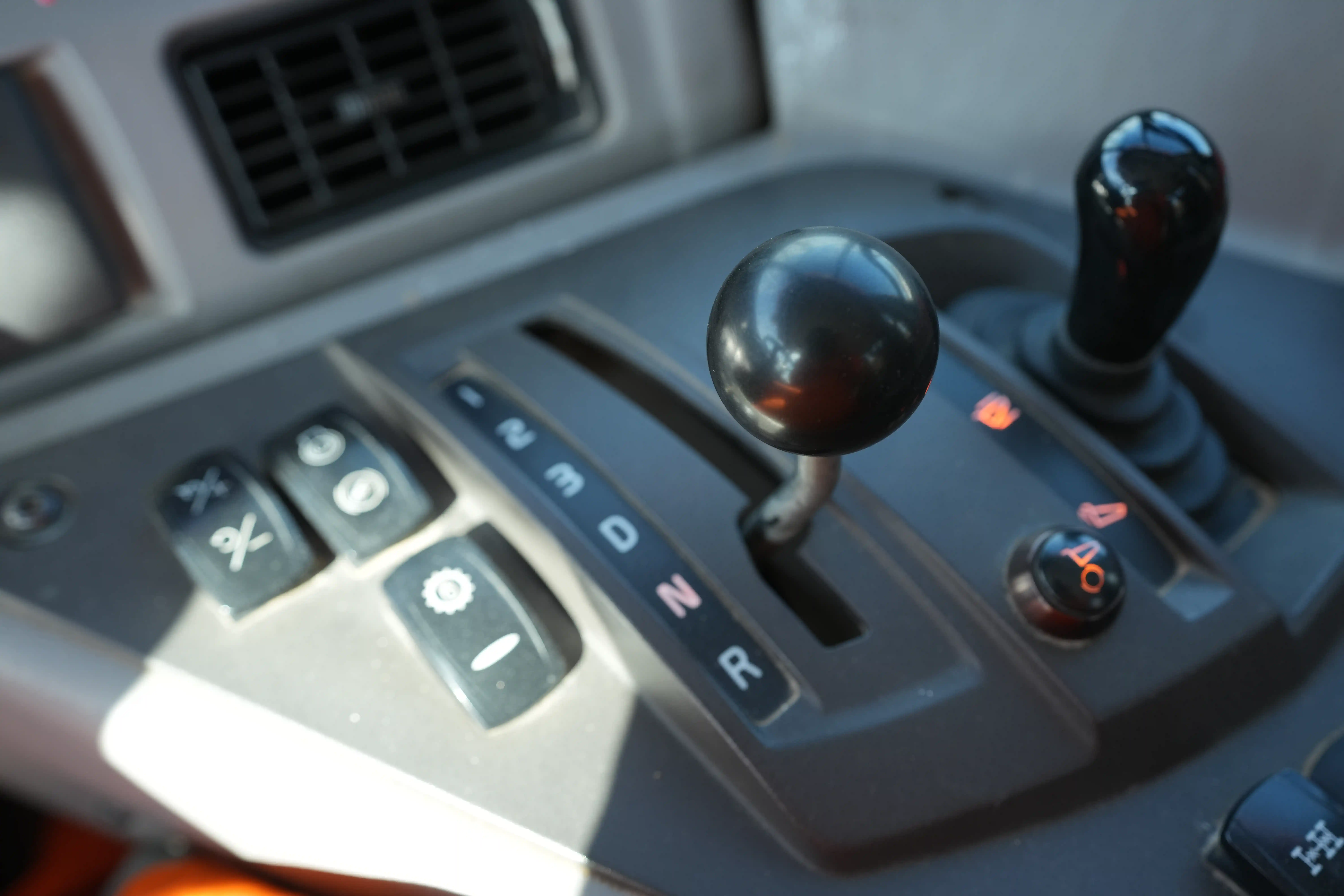 ADT-003-volvo-a40g-adt-interior-drive-hydraulic-joysticks
