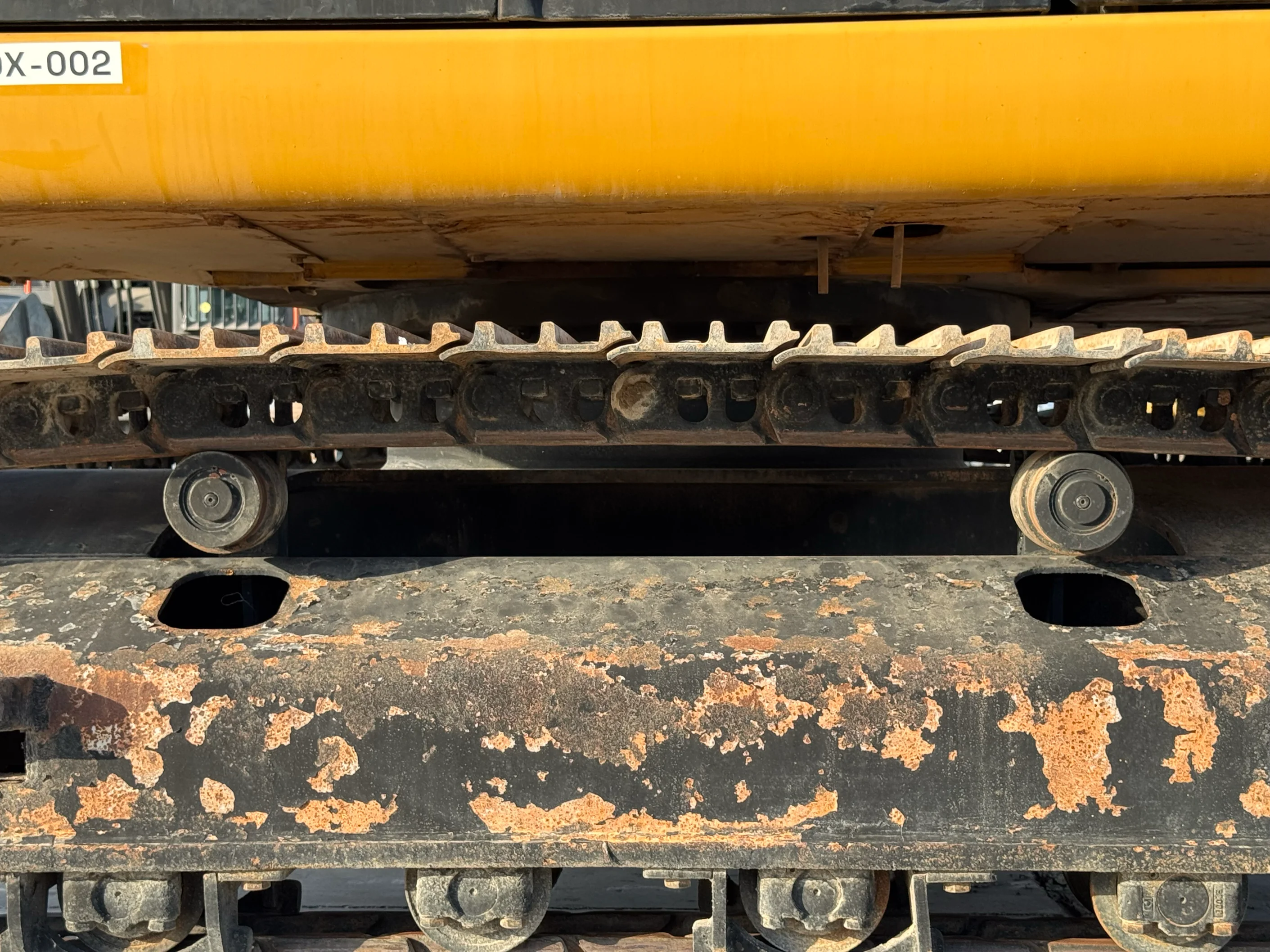 MDX-002-Cat-323D3-medium-excavator-inspection-undercarriage-left-carrier-rollers-1
