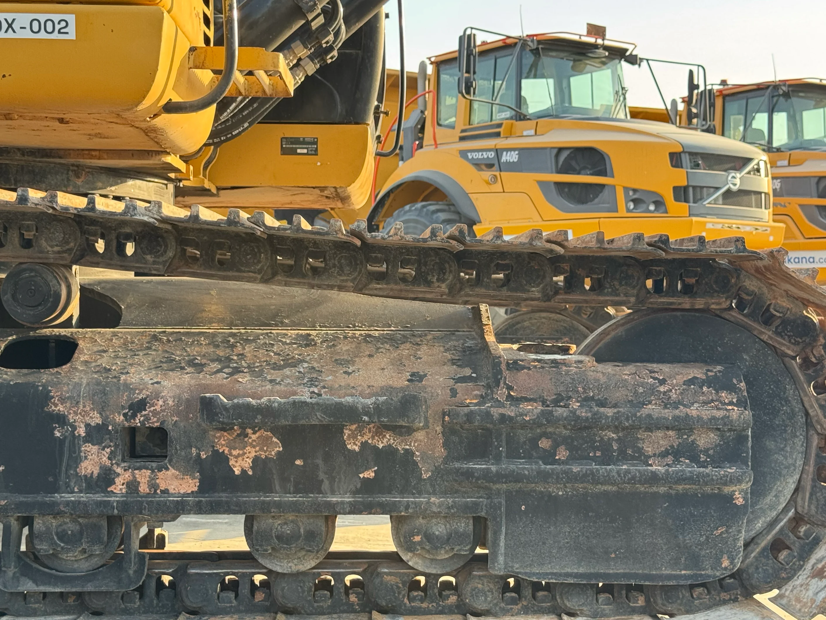 MDX-002-Cat-323D3-medium-excavator-inspection-undercarriage-right-track-tensioner-1