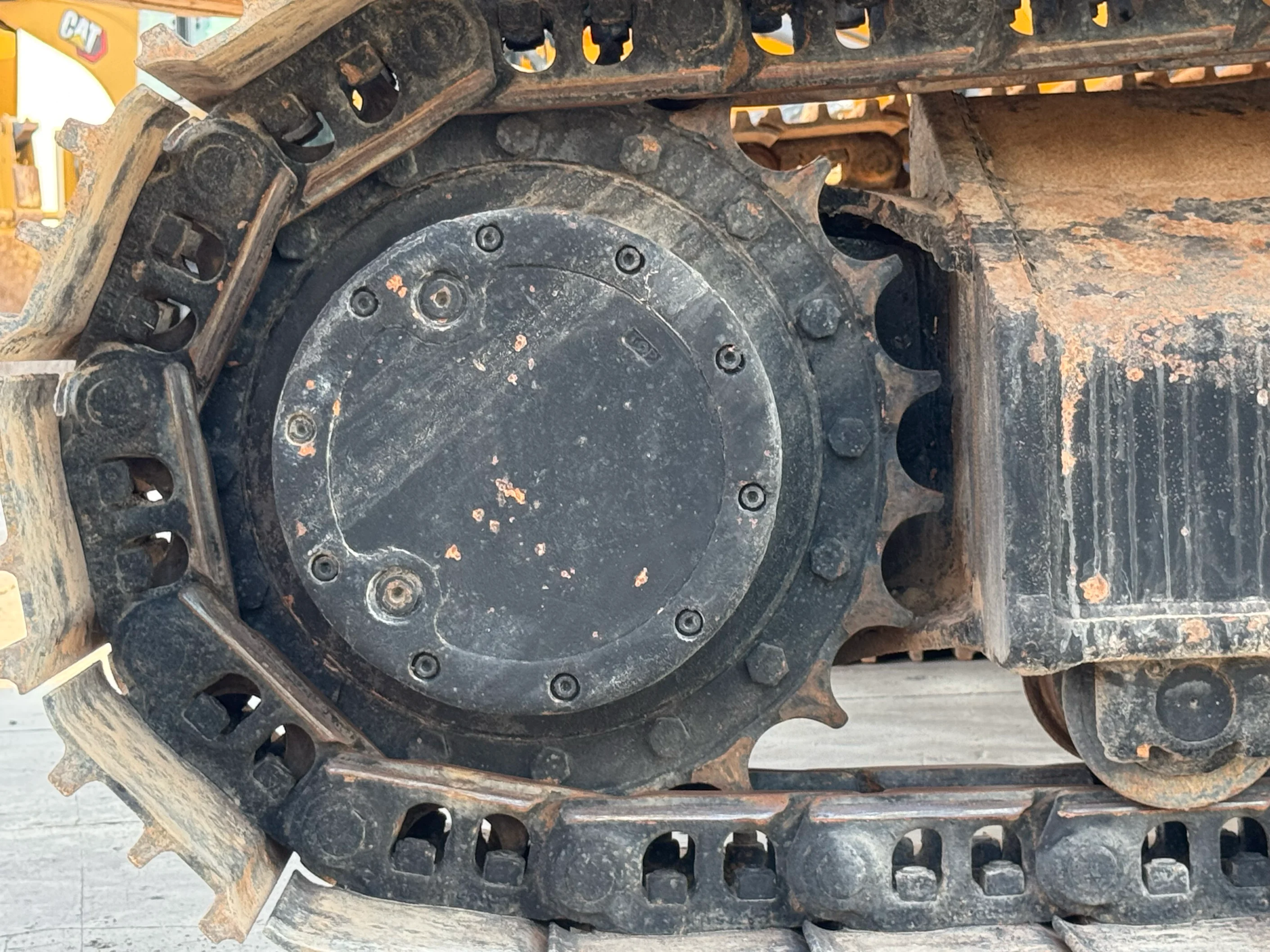 MDX-002-Cat-323D3-medium-excavator-inspection-undercarriage-right-sprocket-1