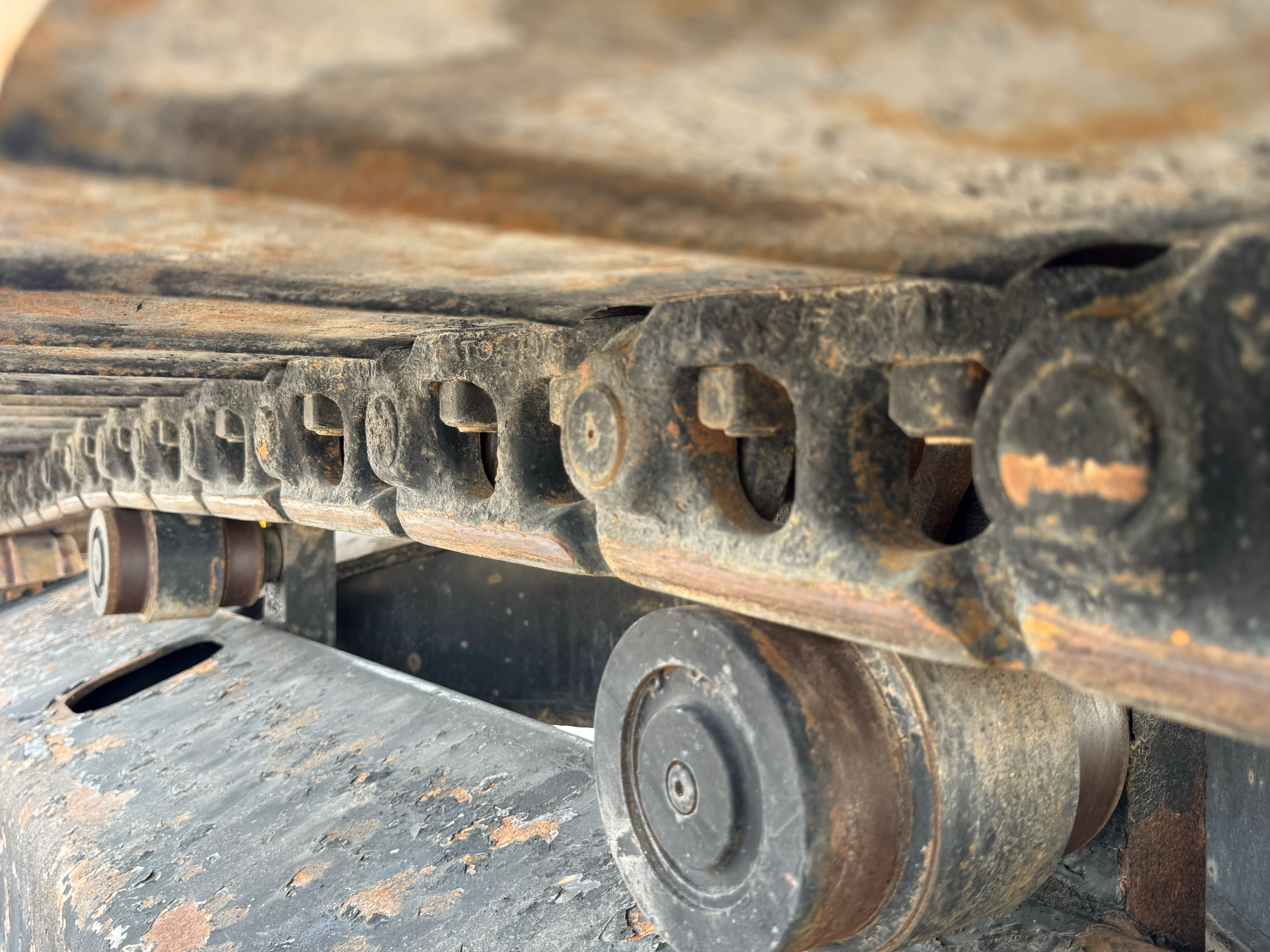 MDX-002-Cat-323D3-medium-excavator-inspection-undercarriage-left-track-chain-1